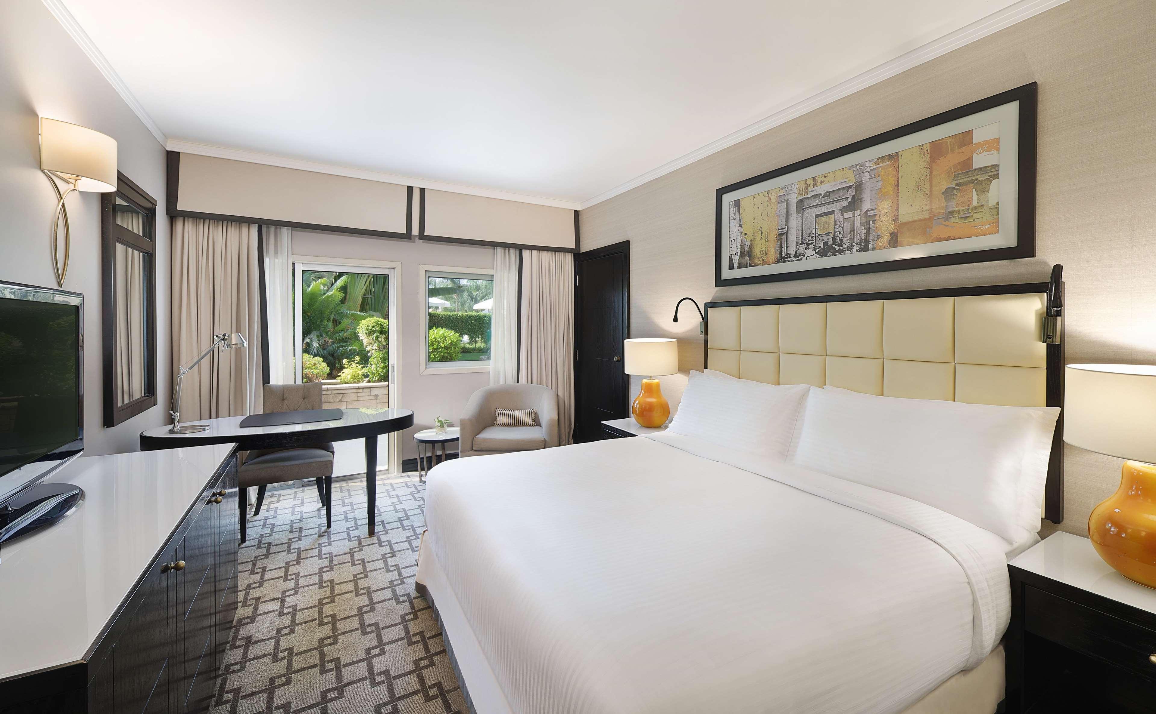 Room Pool View King Bed