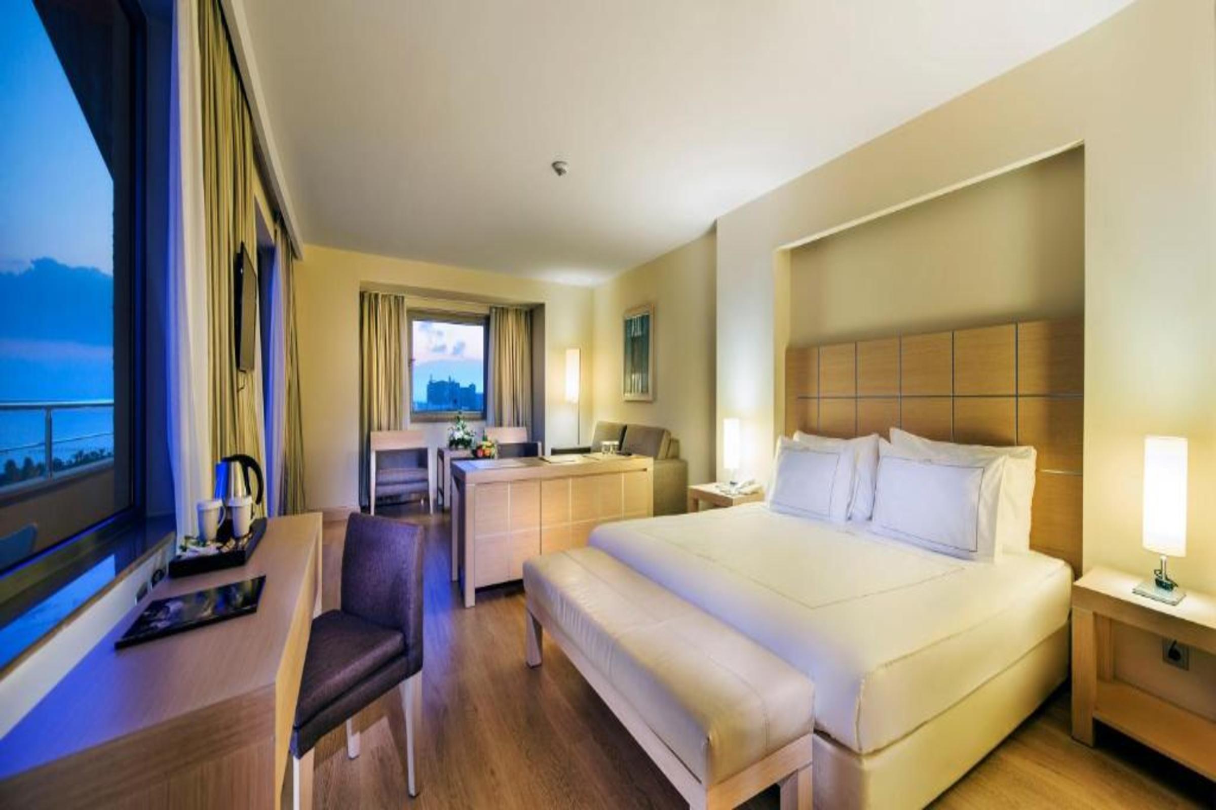 Junior Suite Side Sea View