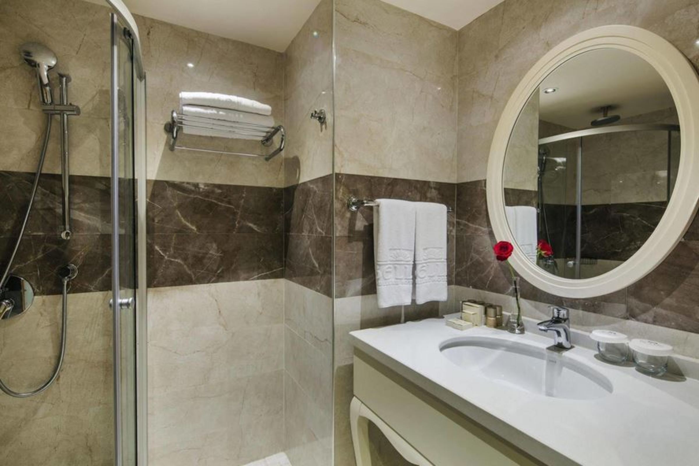 Family Room Deluxe Pool View