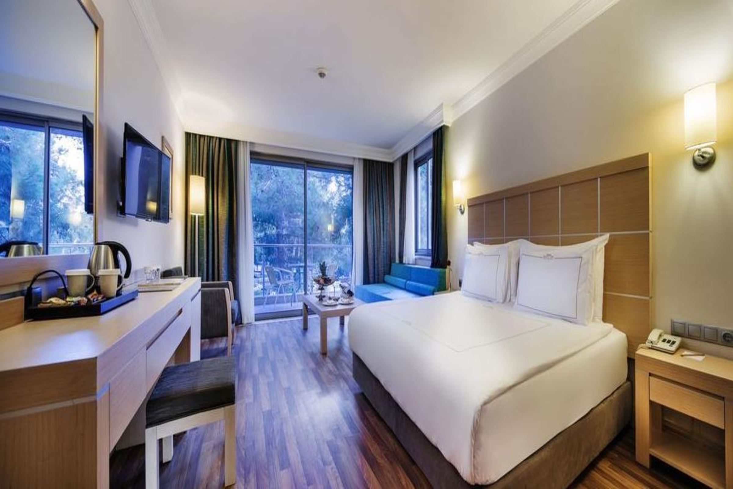 Double Deluxe Pool View