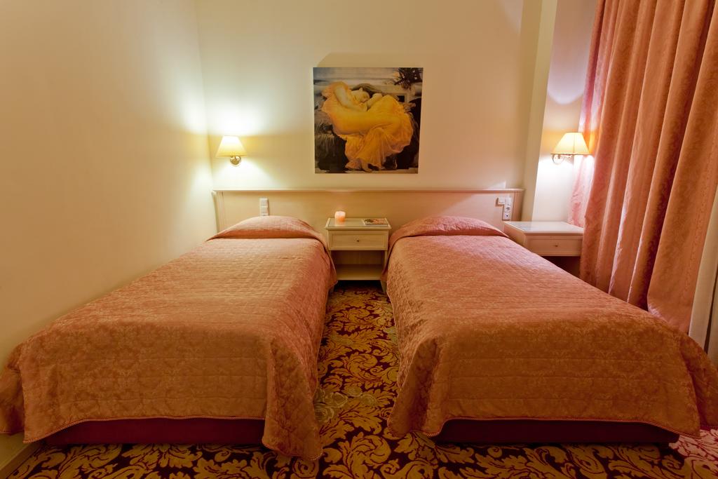 Double or Twin Standard