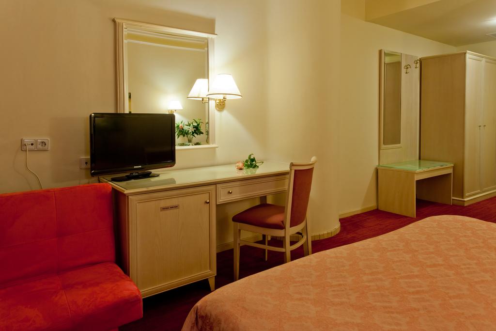 Double or Twin Standard