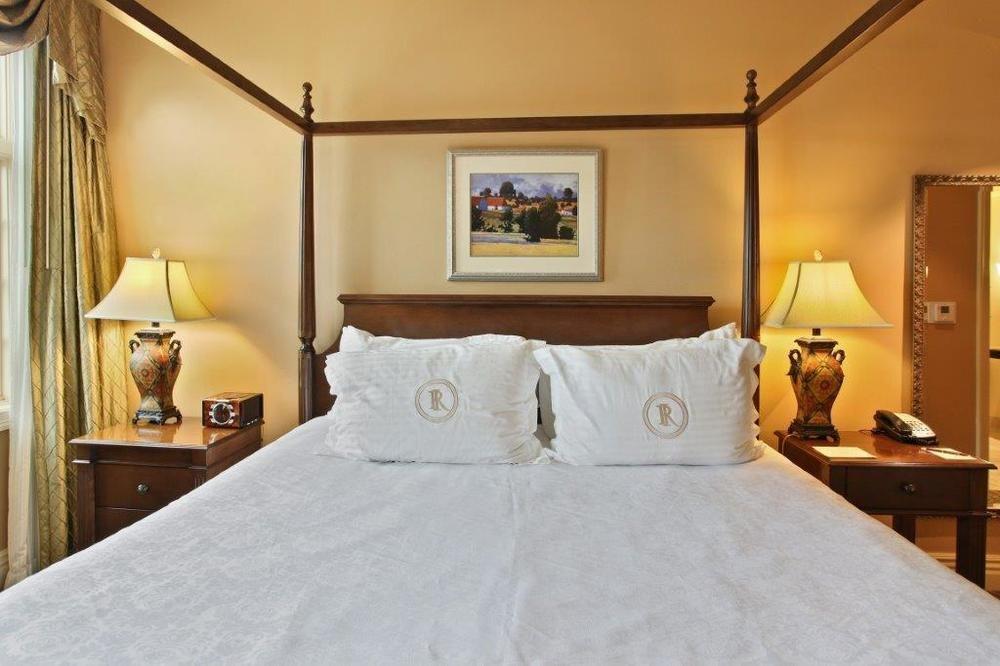 Double Deluxe Queen Bed