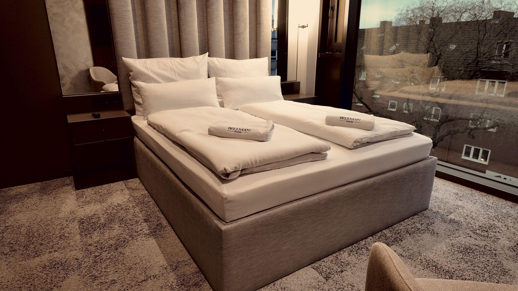 Double Queen Size Bed