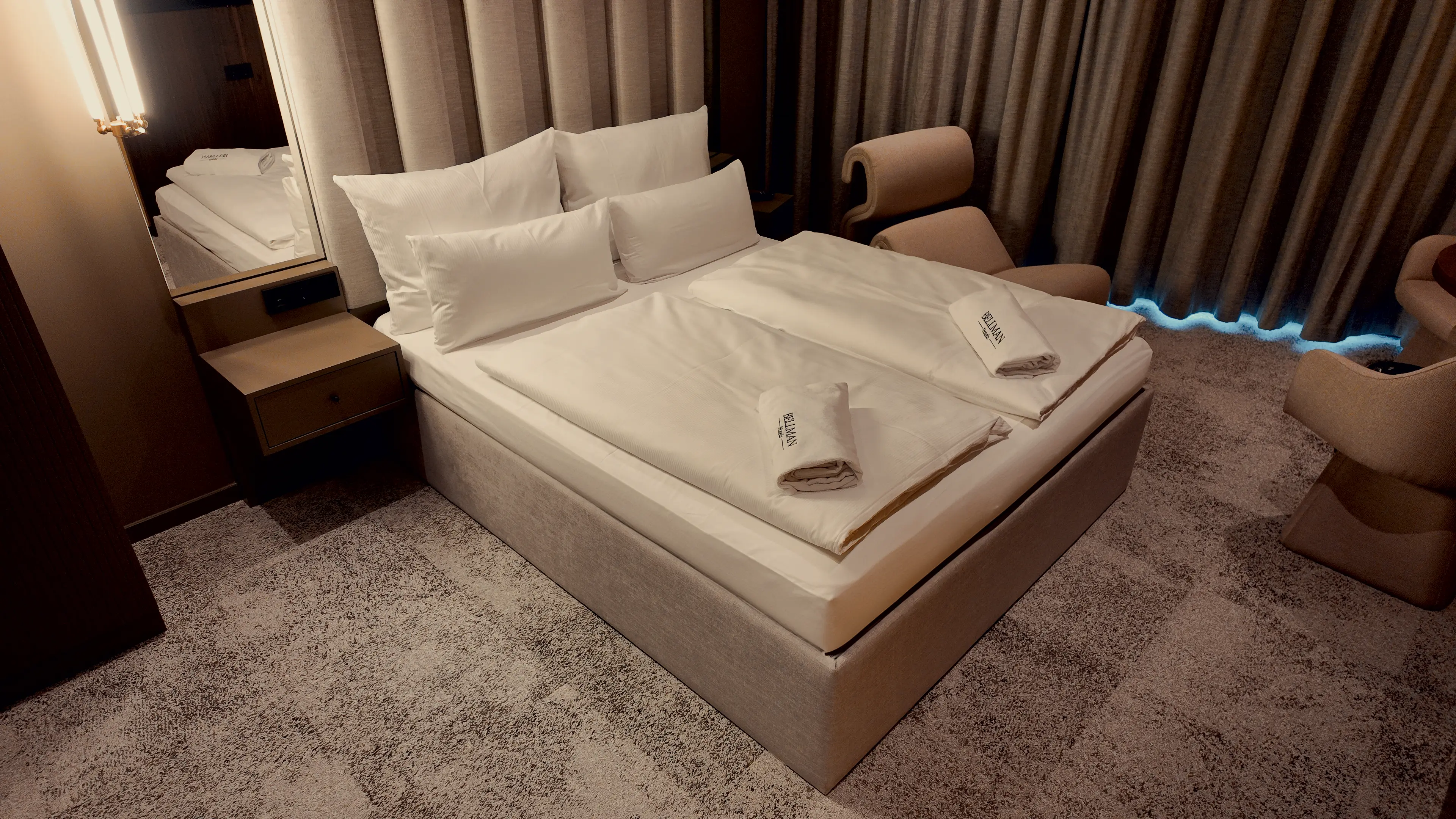 Double Deluxe King Bed