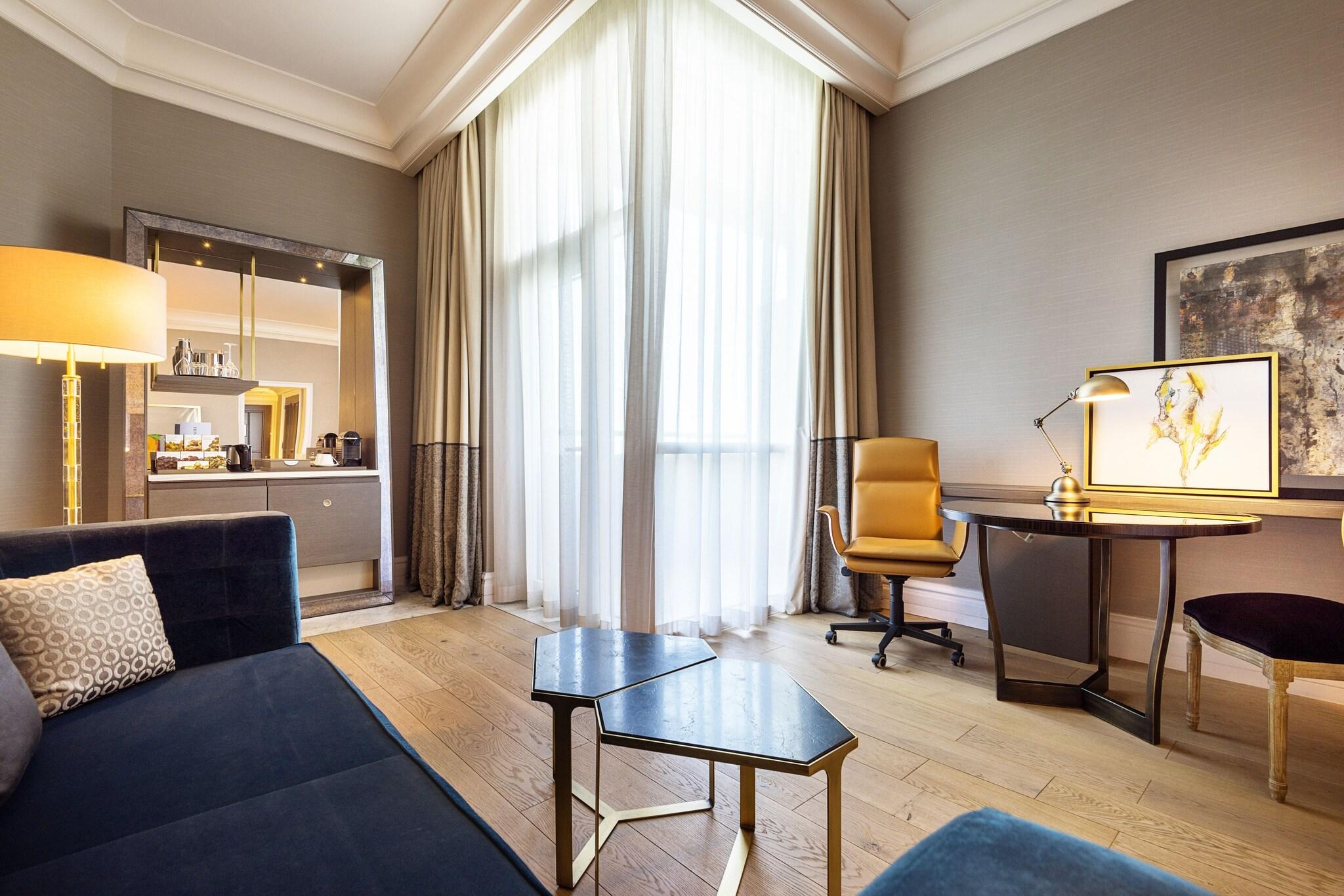 Double Club King Bed