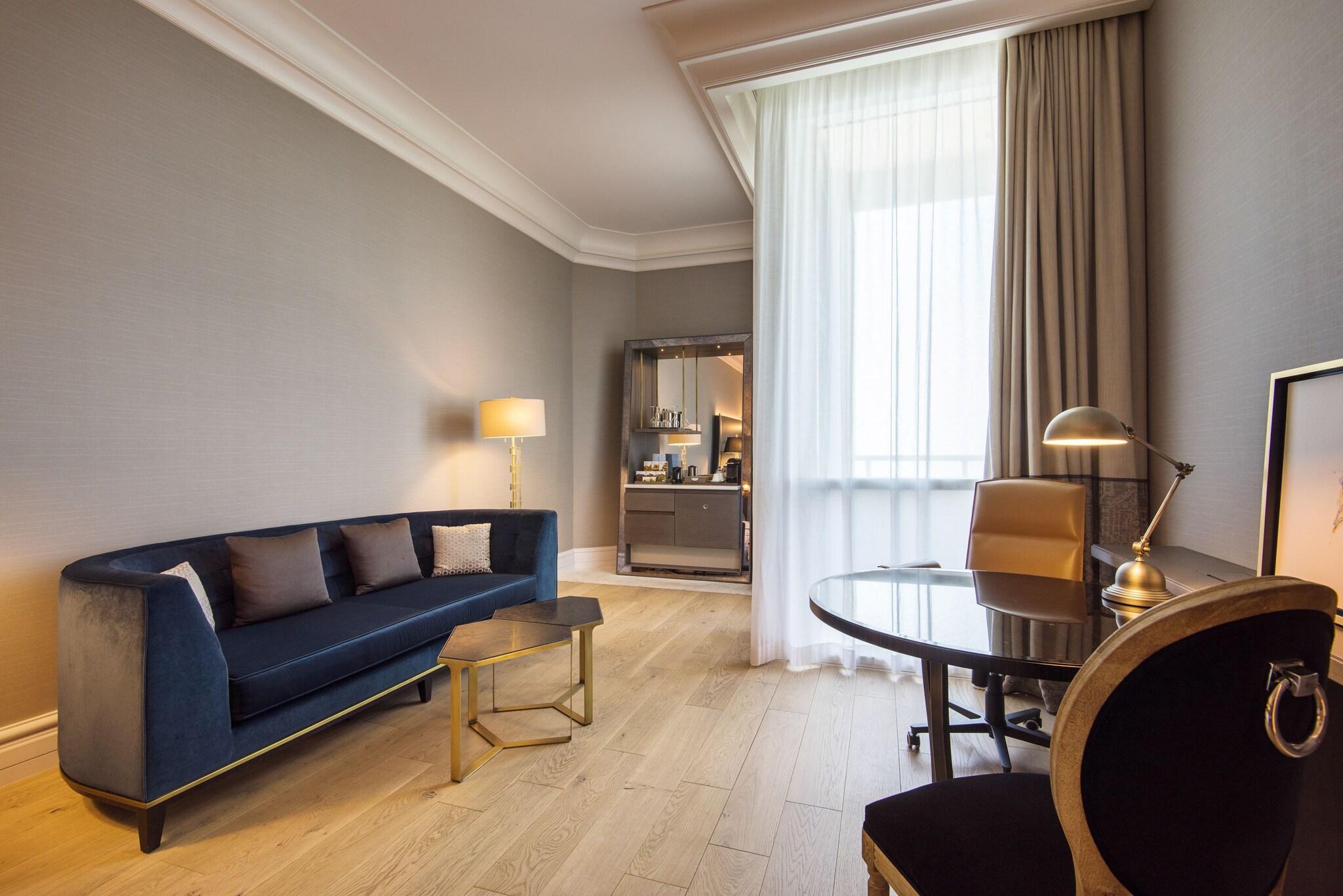 Double Club King Bed