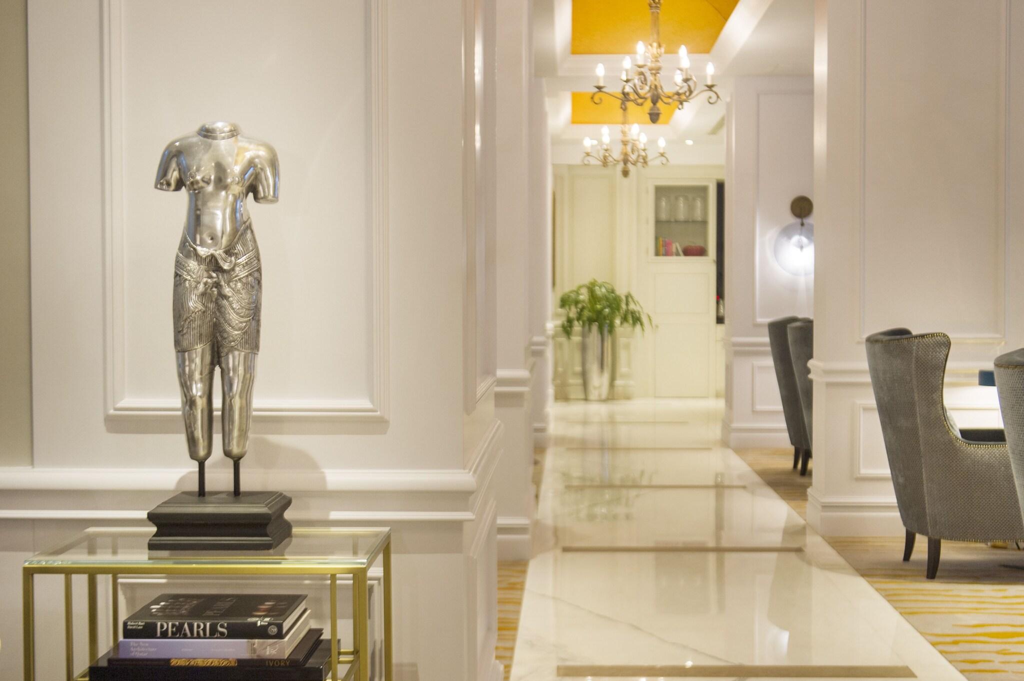 Double Club King Bed