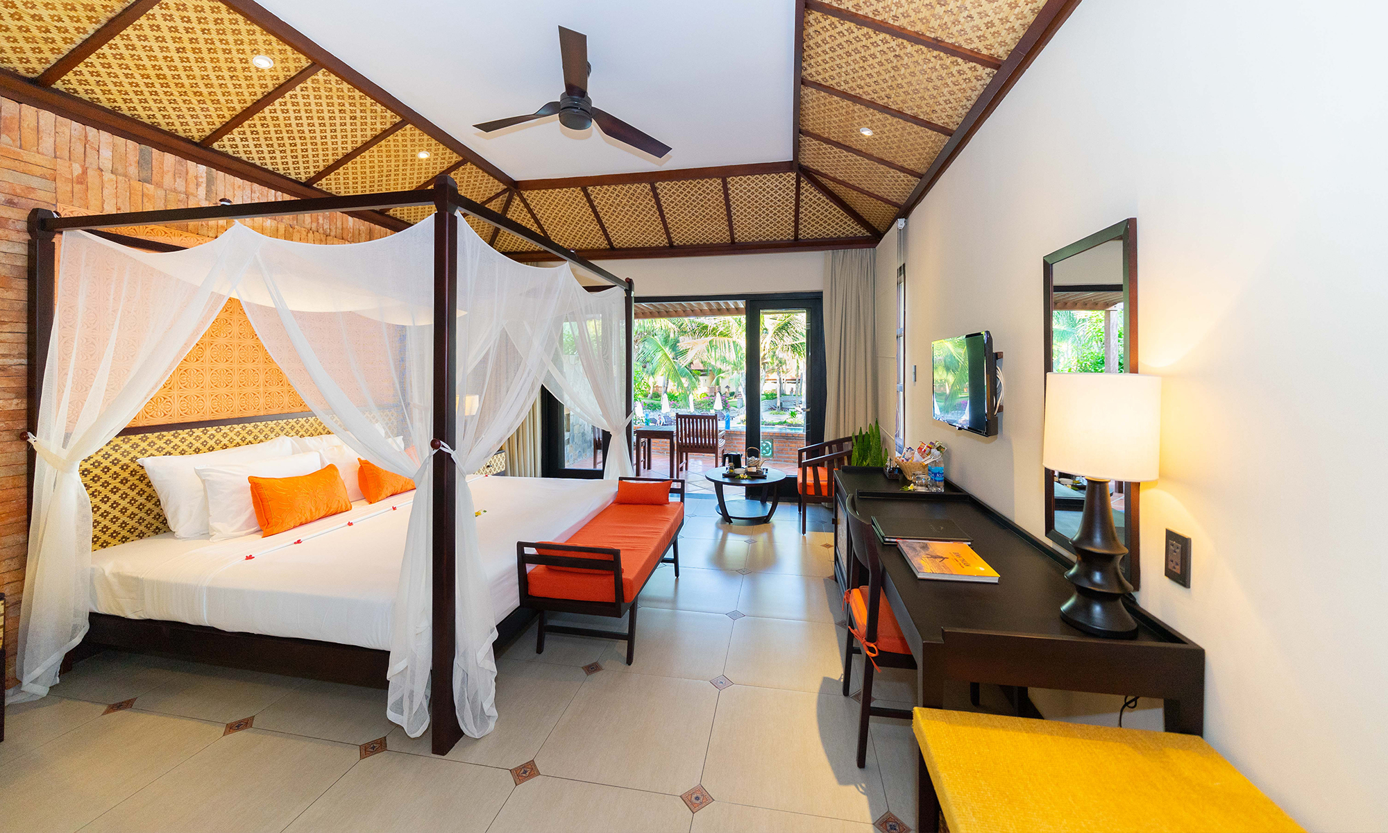 Bungalow Garden View