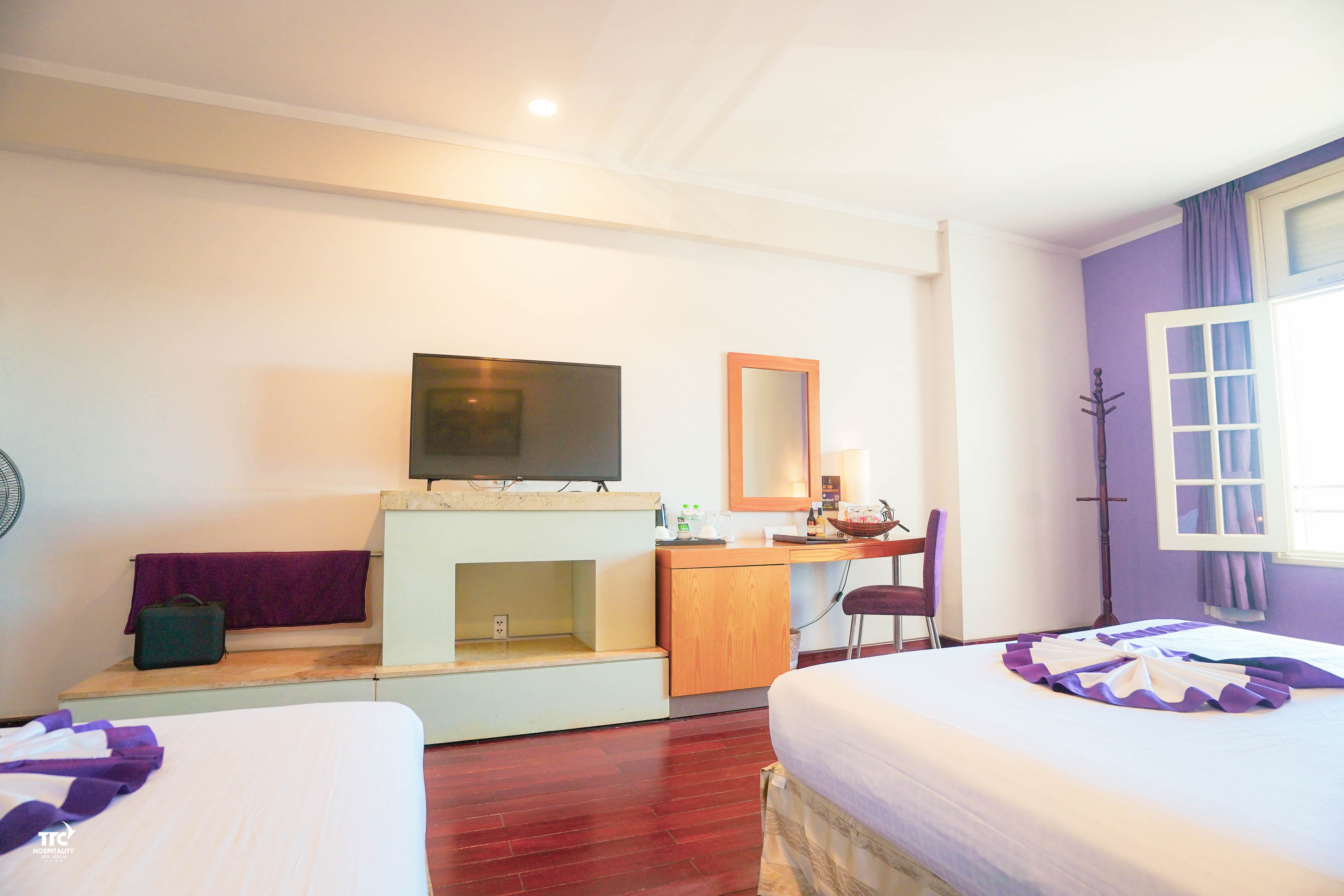 Twin Deluxe Lake View