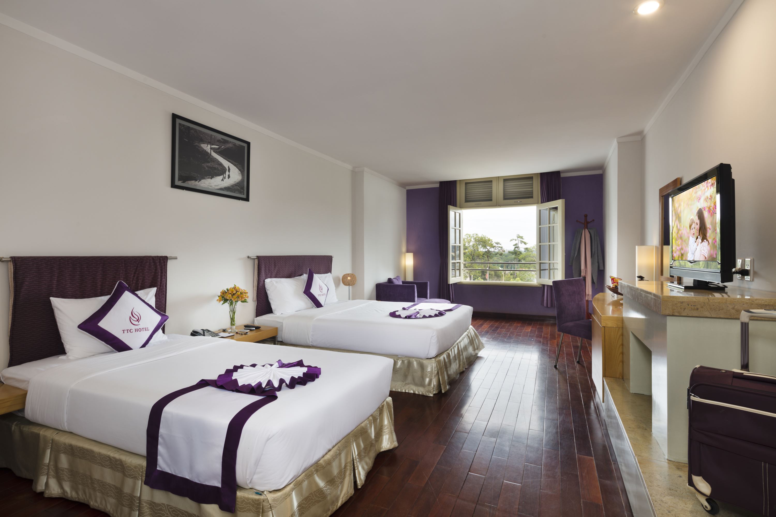 Twin Deluxe Lake View