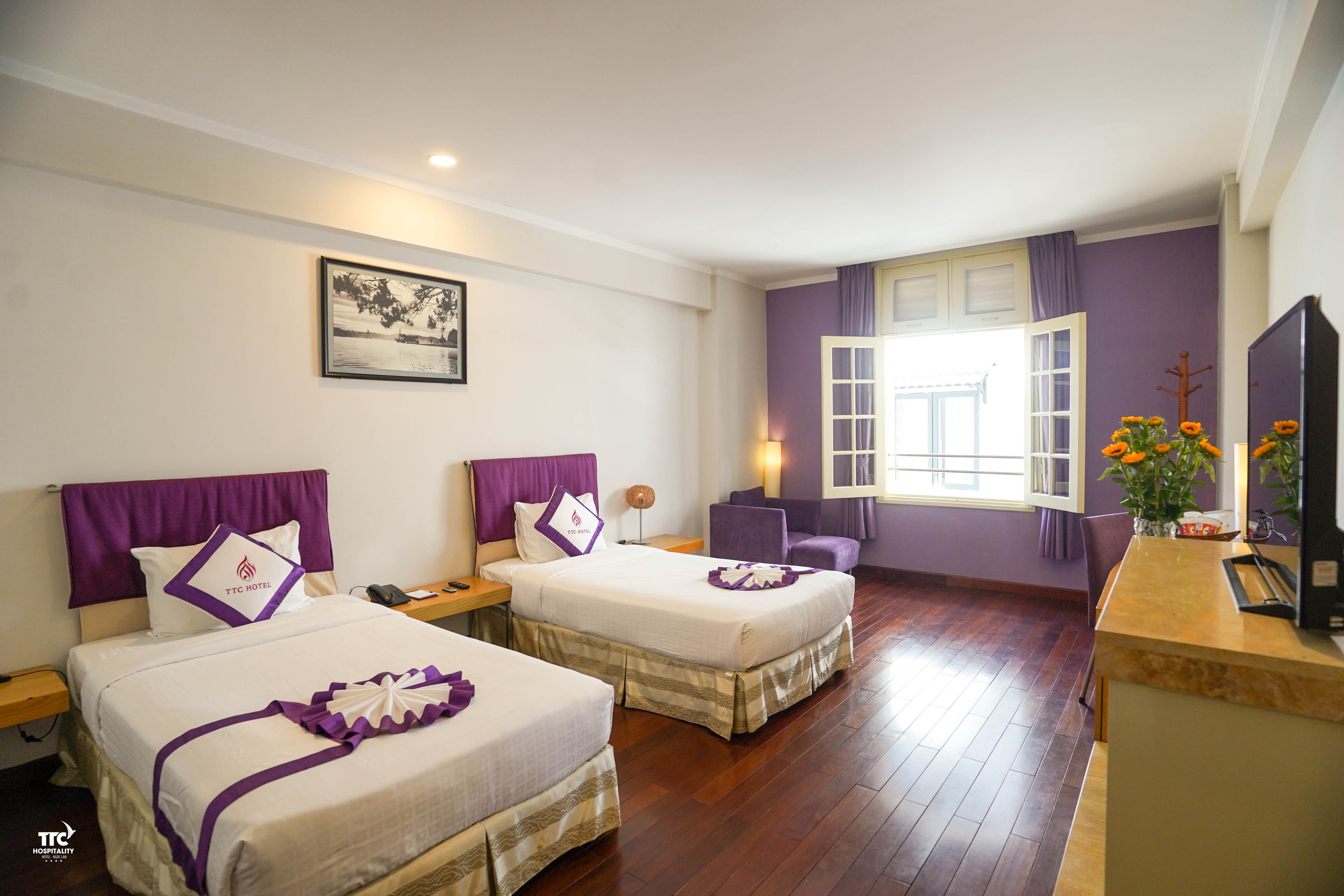 Twin Deluxe City View