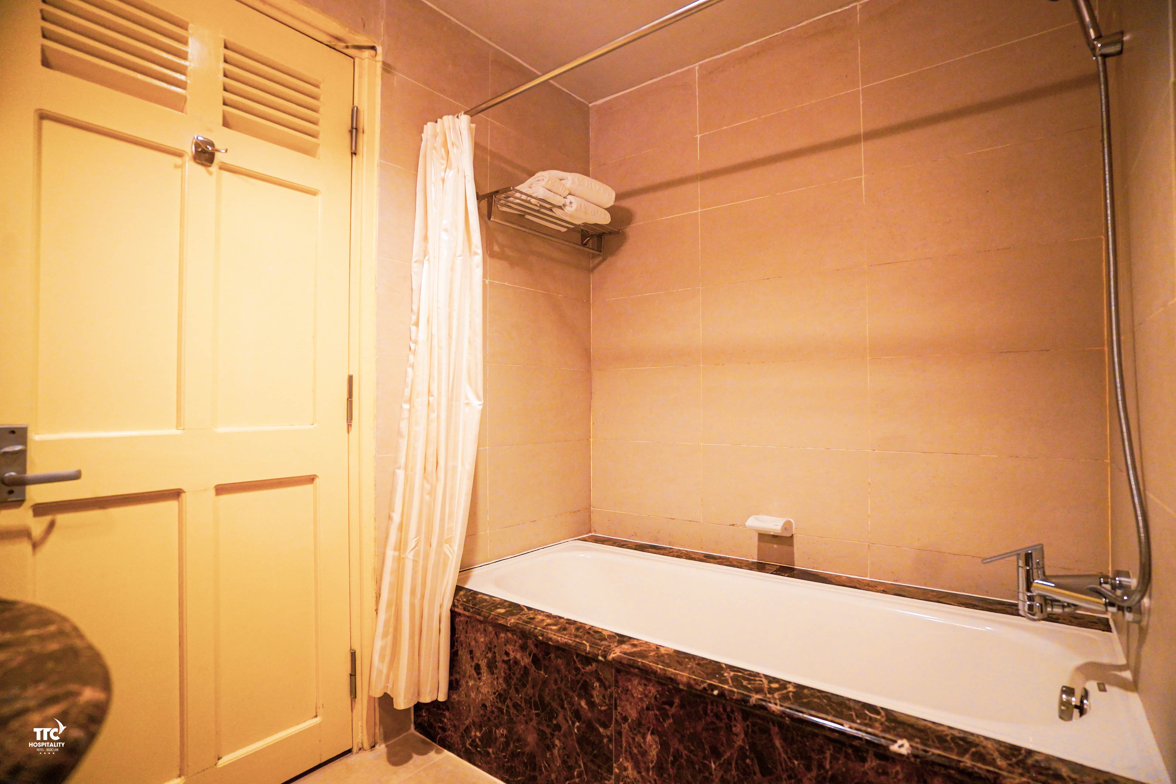 Twin Deluxe Lake View