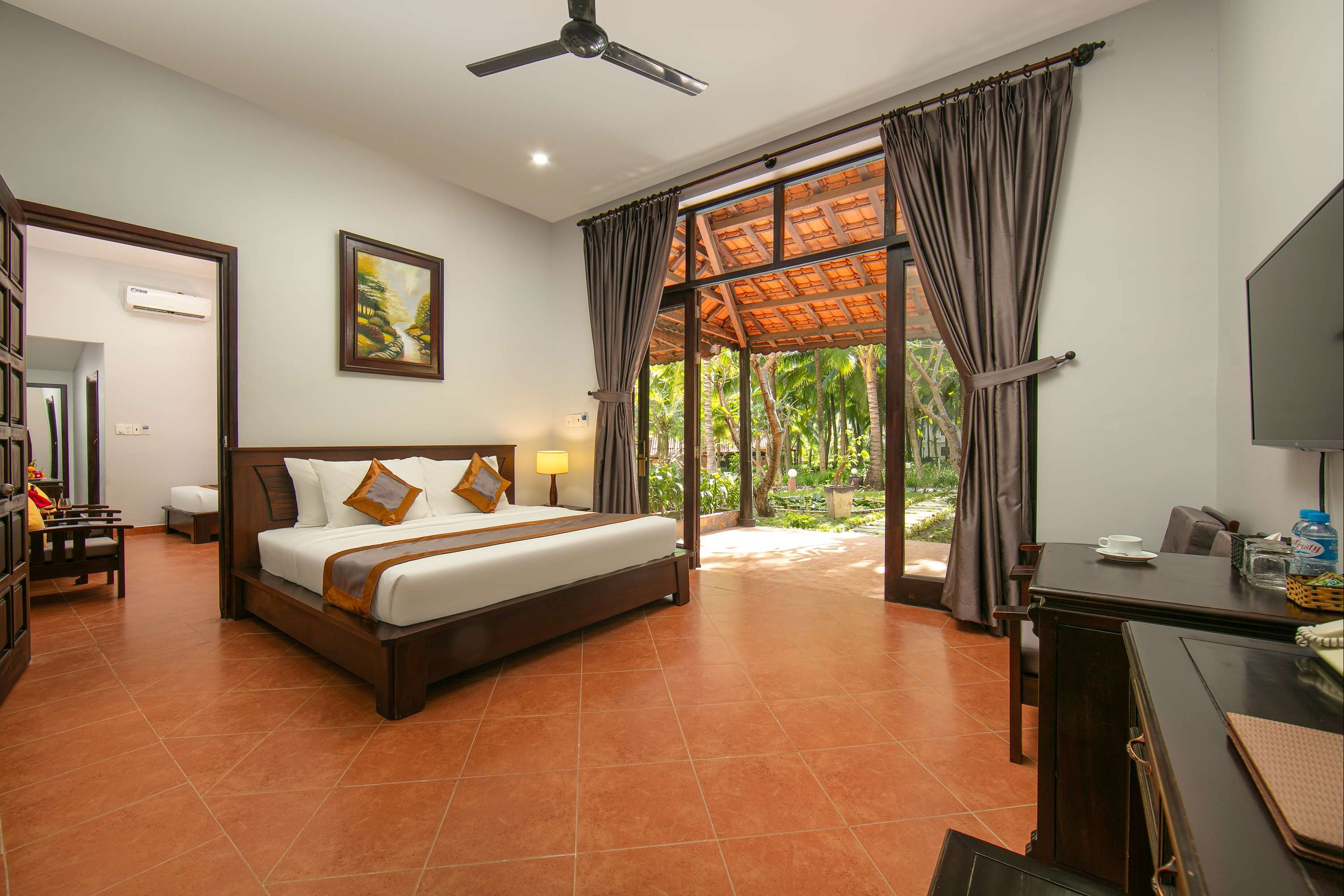 Bungalow King Size Bed