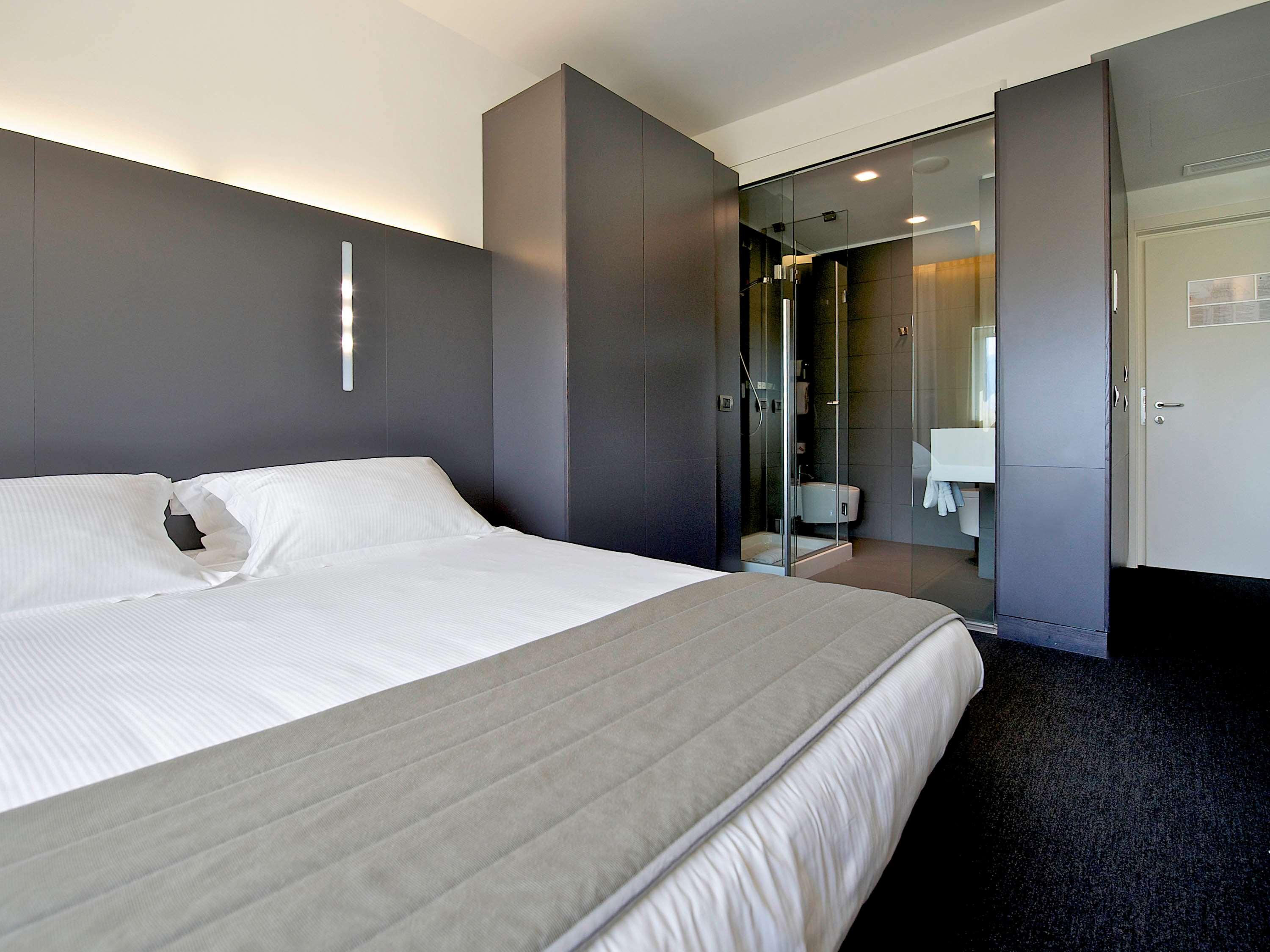 Double Classic Double Bed