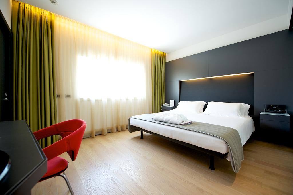 Double Superior King Bed