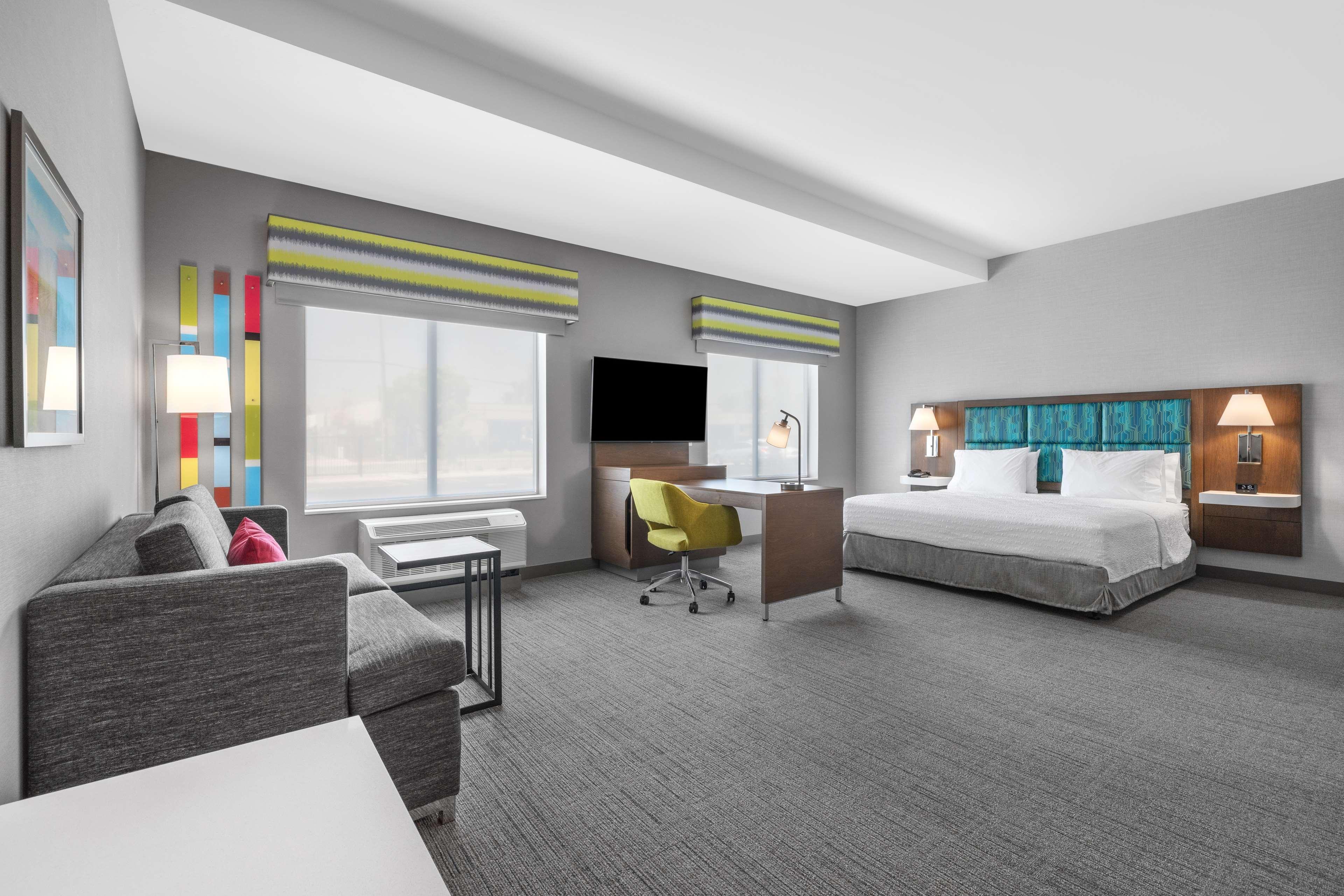 Studio Accessible King Size Bed