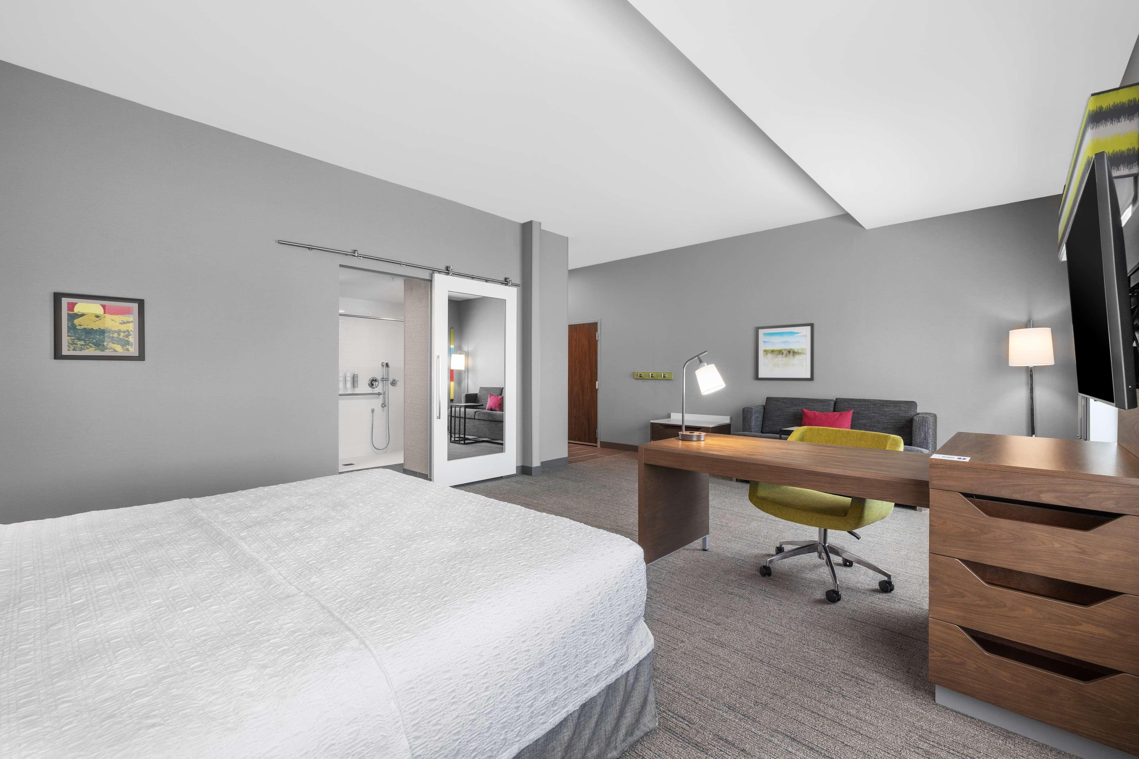 Studio Accessible King Size Bed