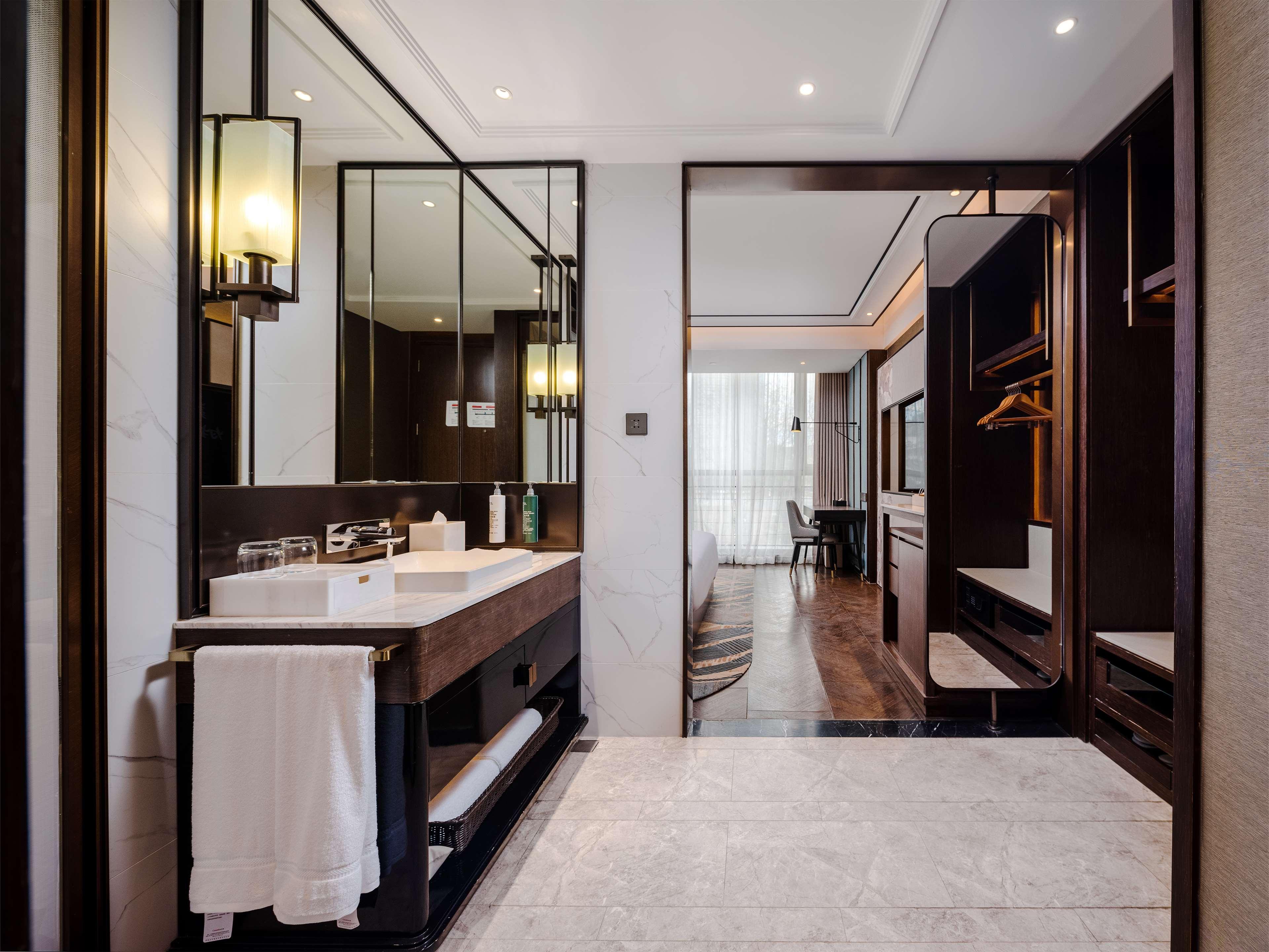 Double Guest Room King Bed