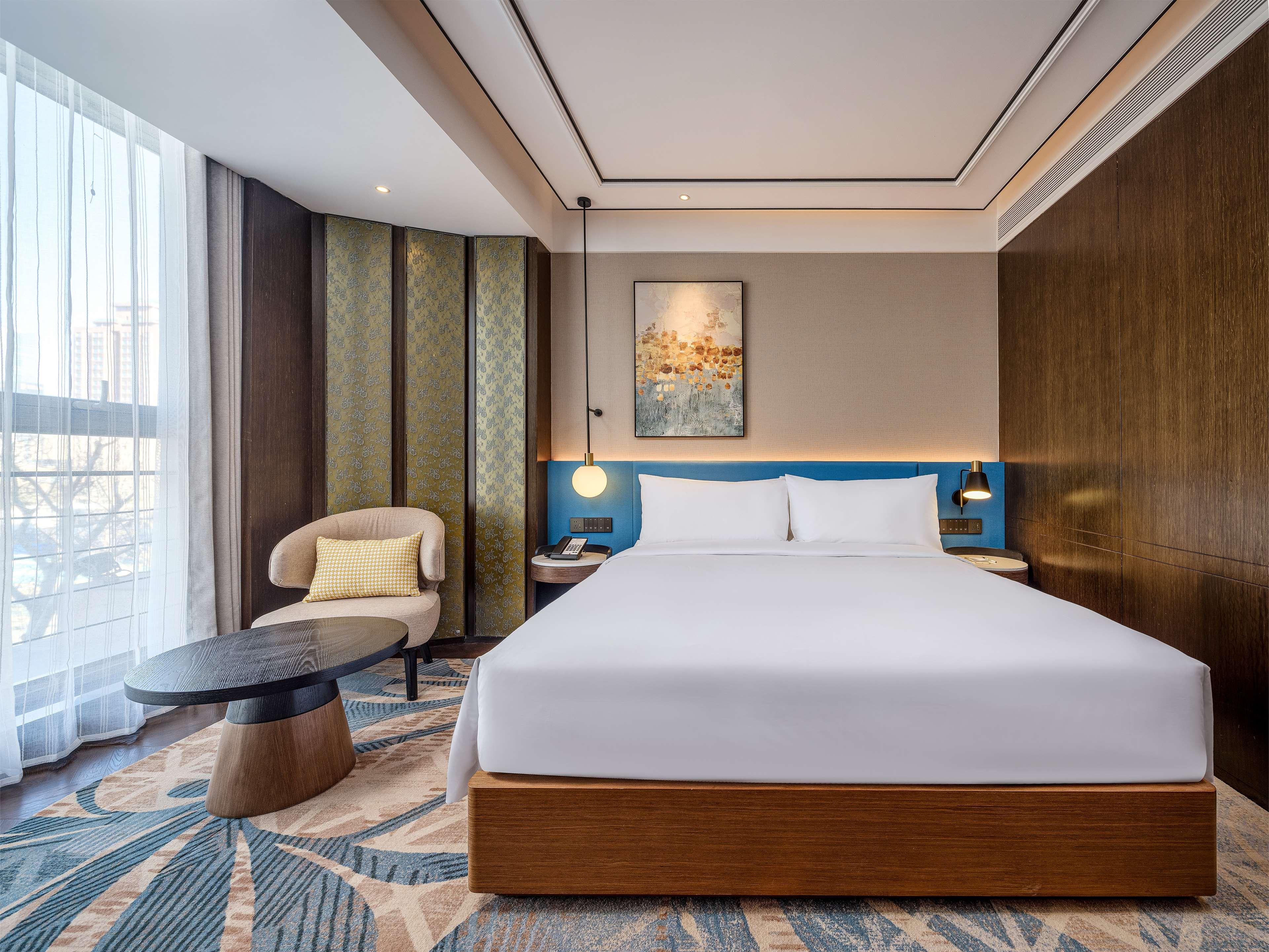 Double Deluxe King Bed