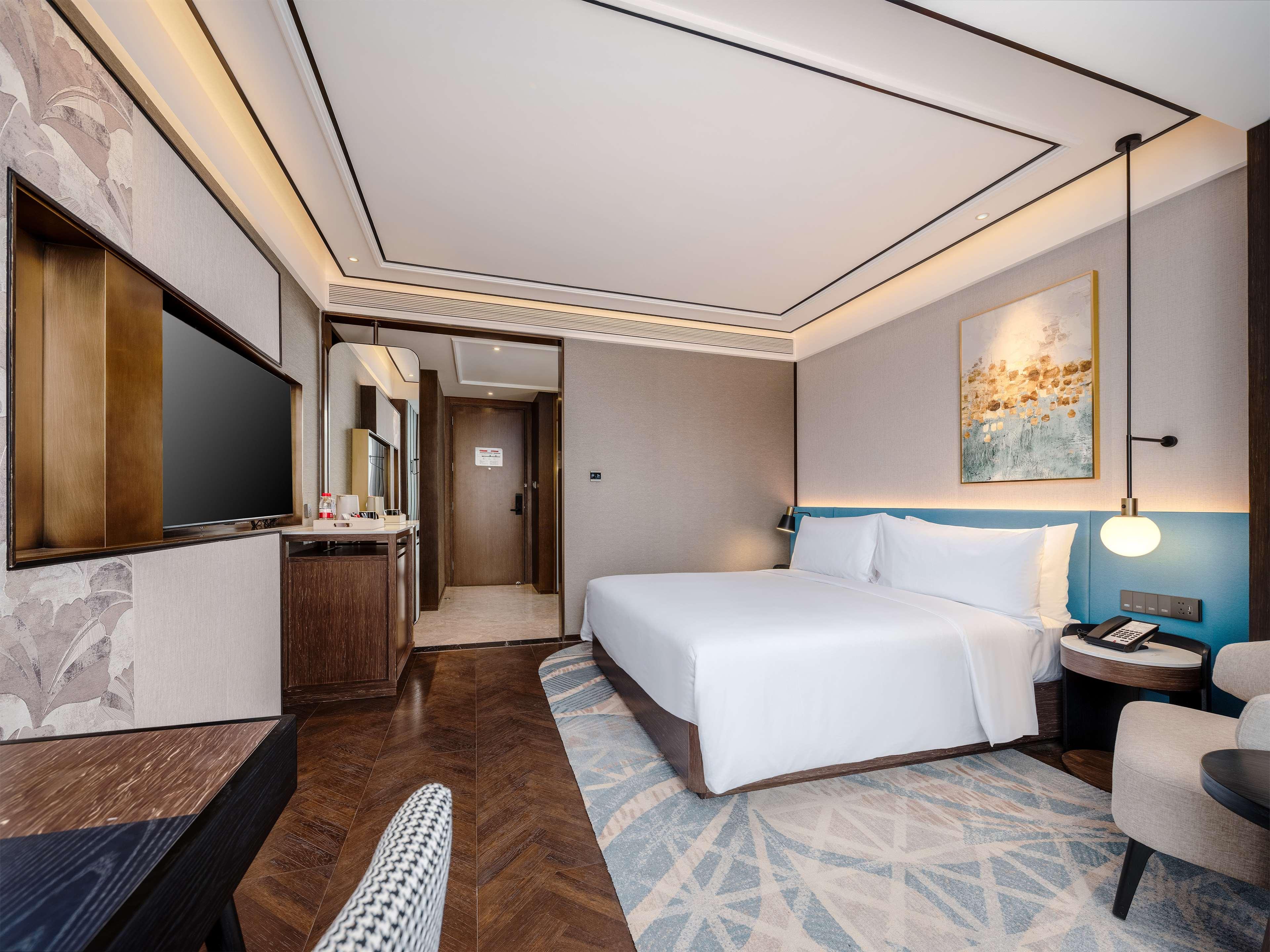 Double Accessible King Size Bed