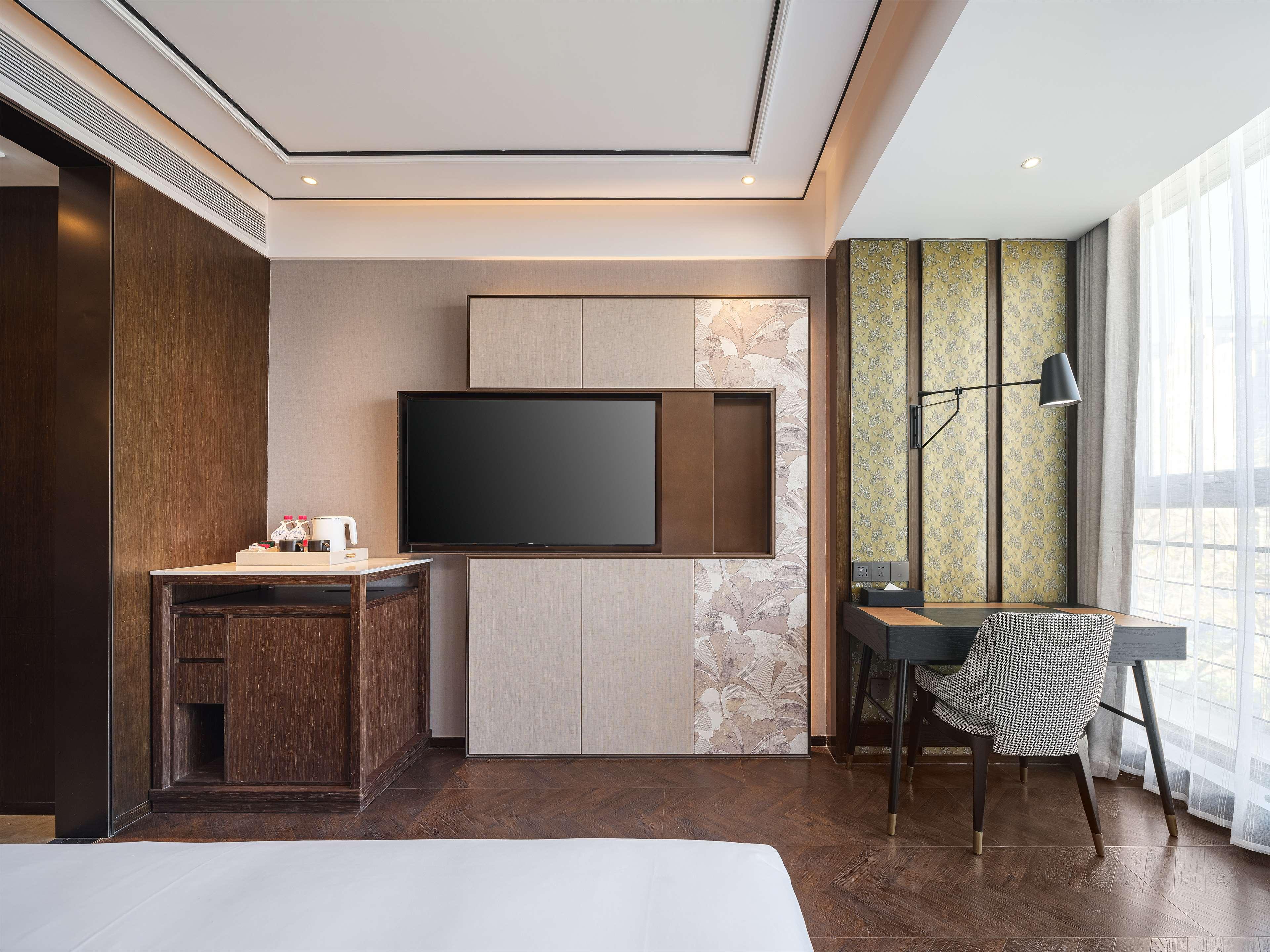 Double Deluxe King Bed