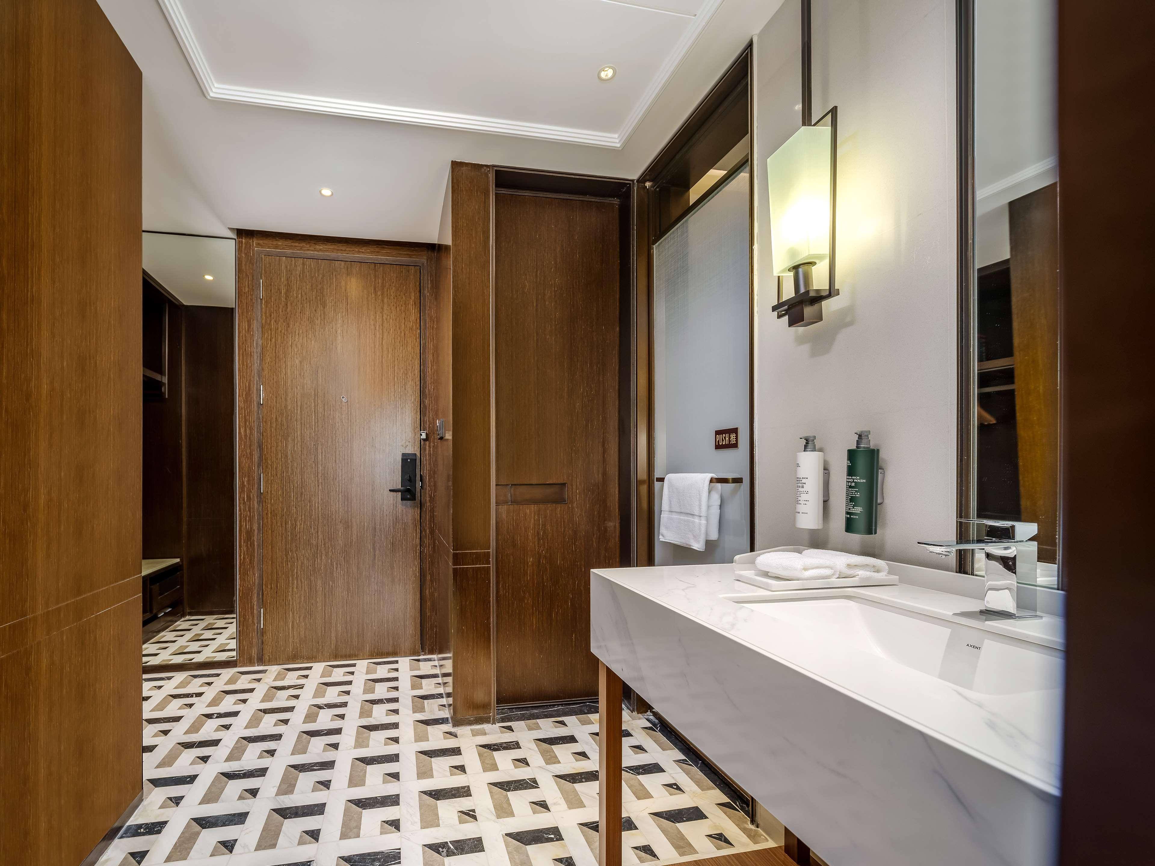 Suite King Bed One Bedroom 