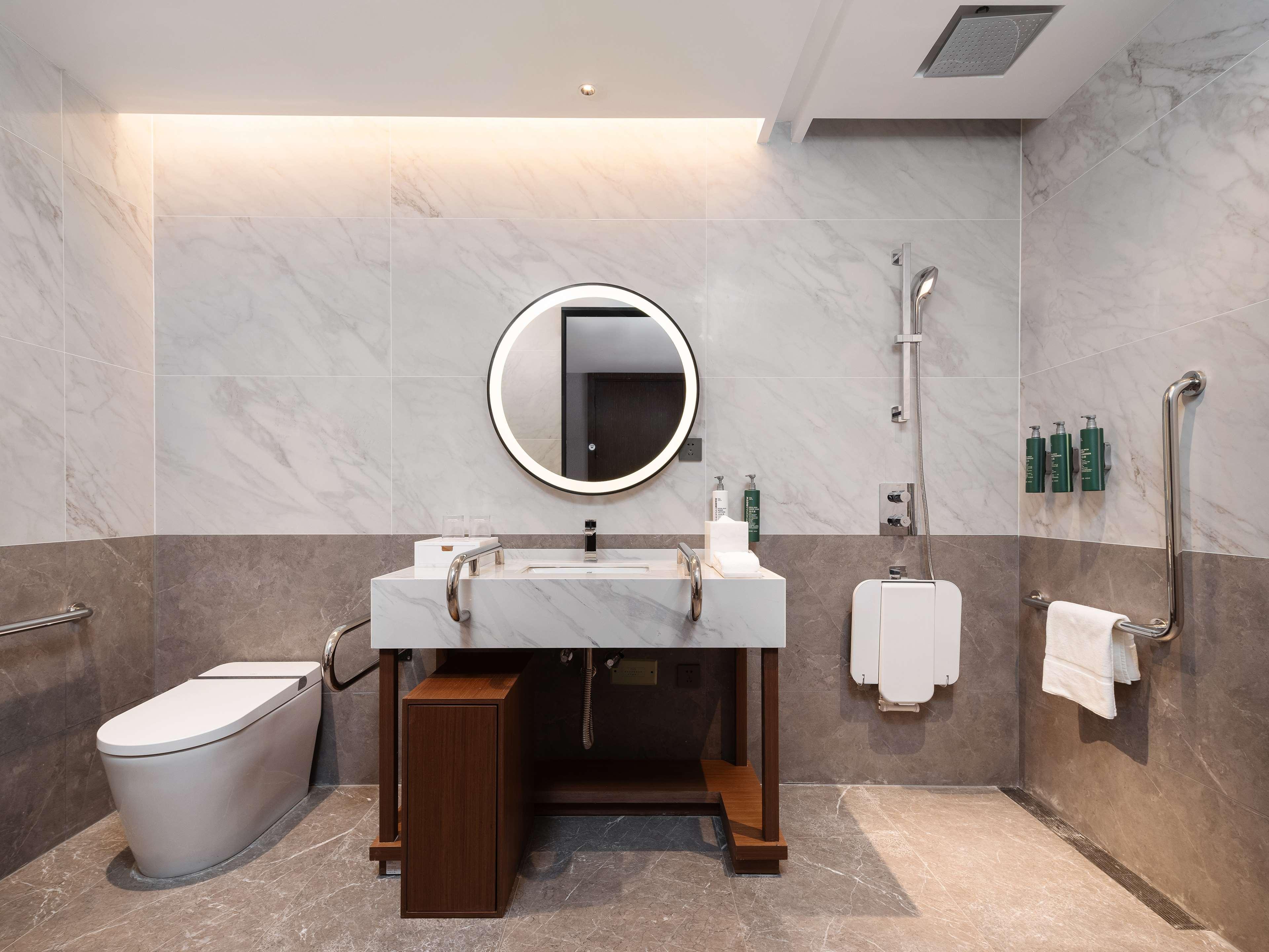 Double Accessible King Size Bed