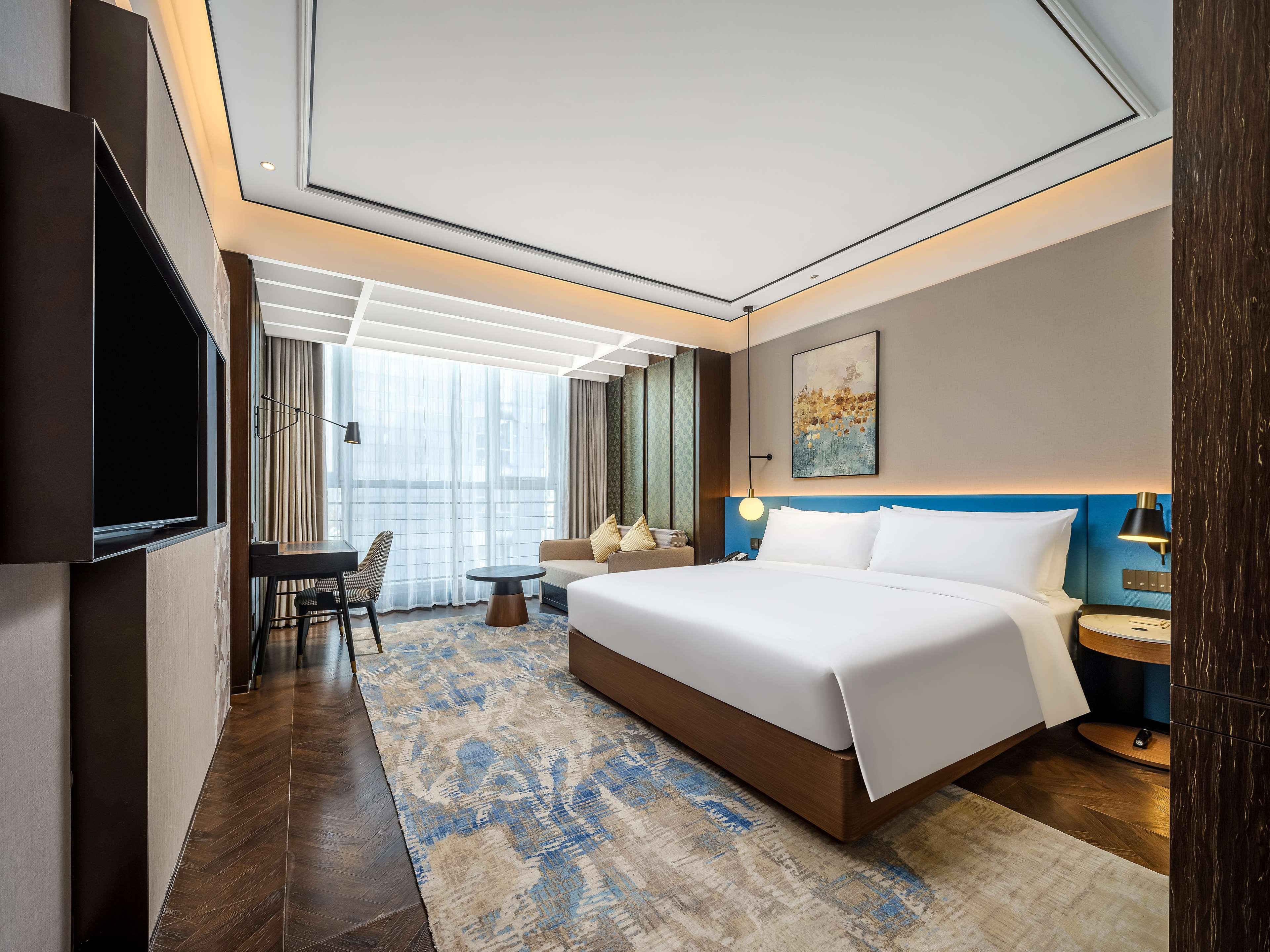 Suite King Bed One Bedroom 