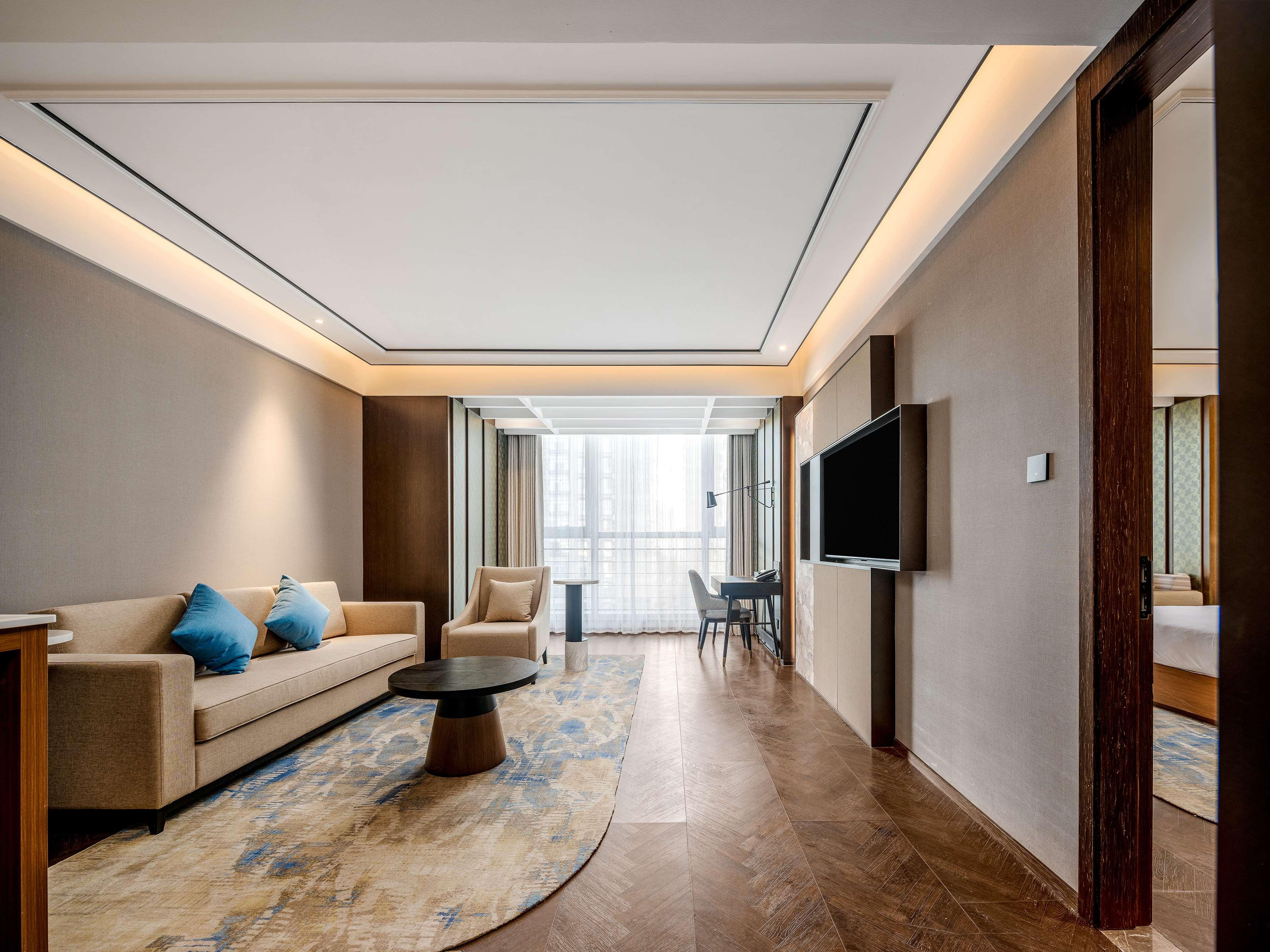 Suite King Bed One Bedroom 