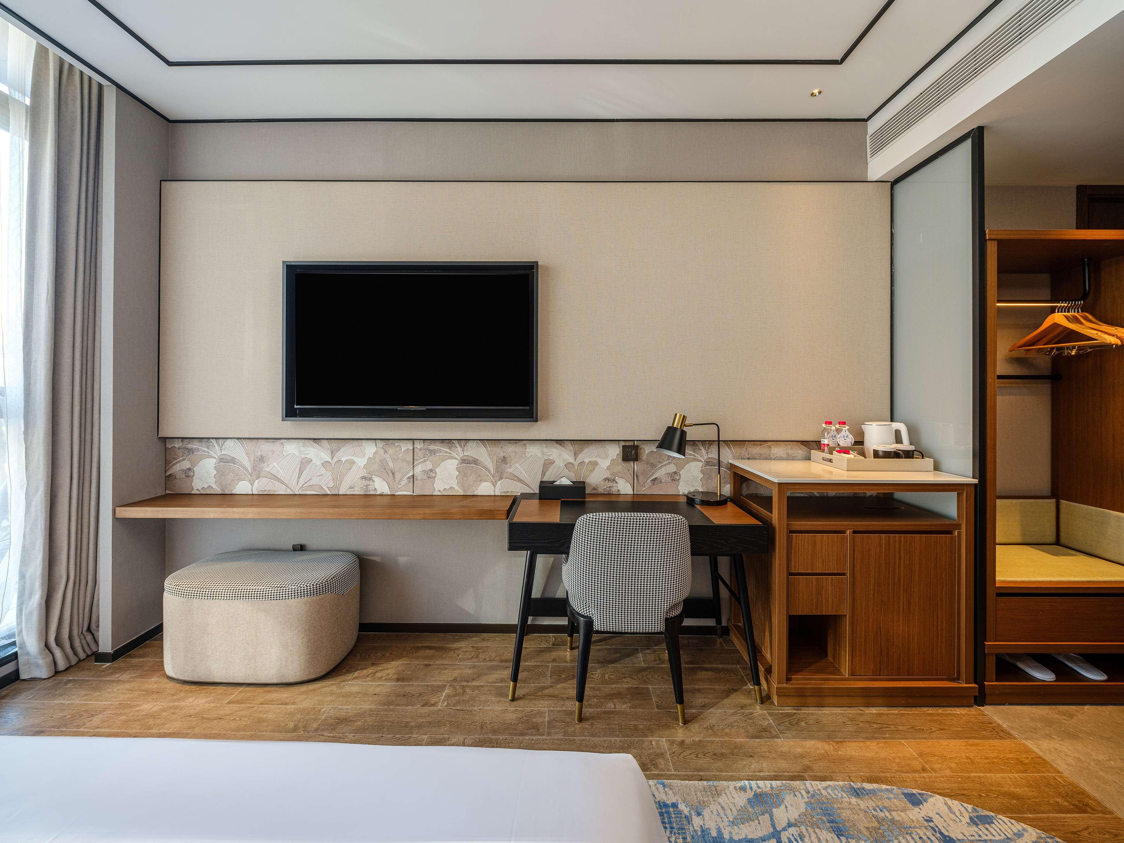 Double Accessible King Size Bed