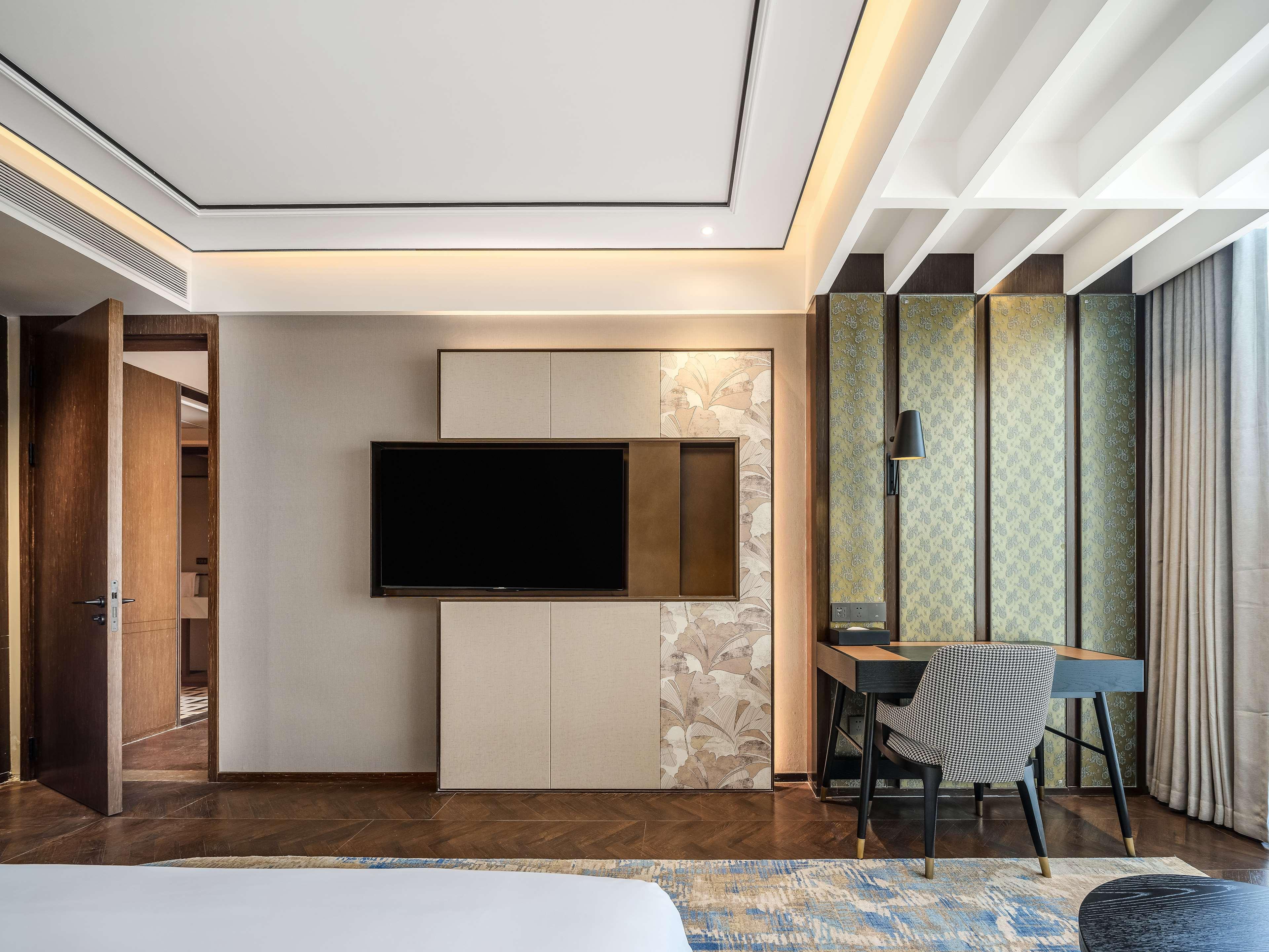 Suite King Bed One Bedroom 