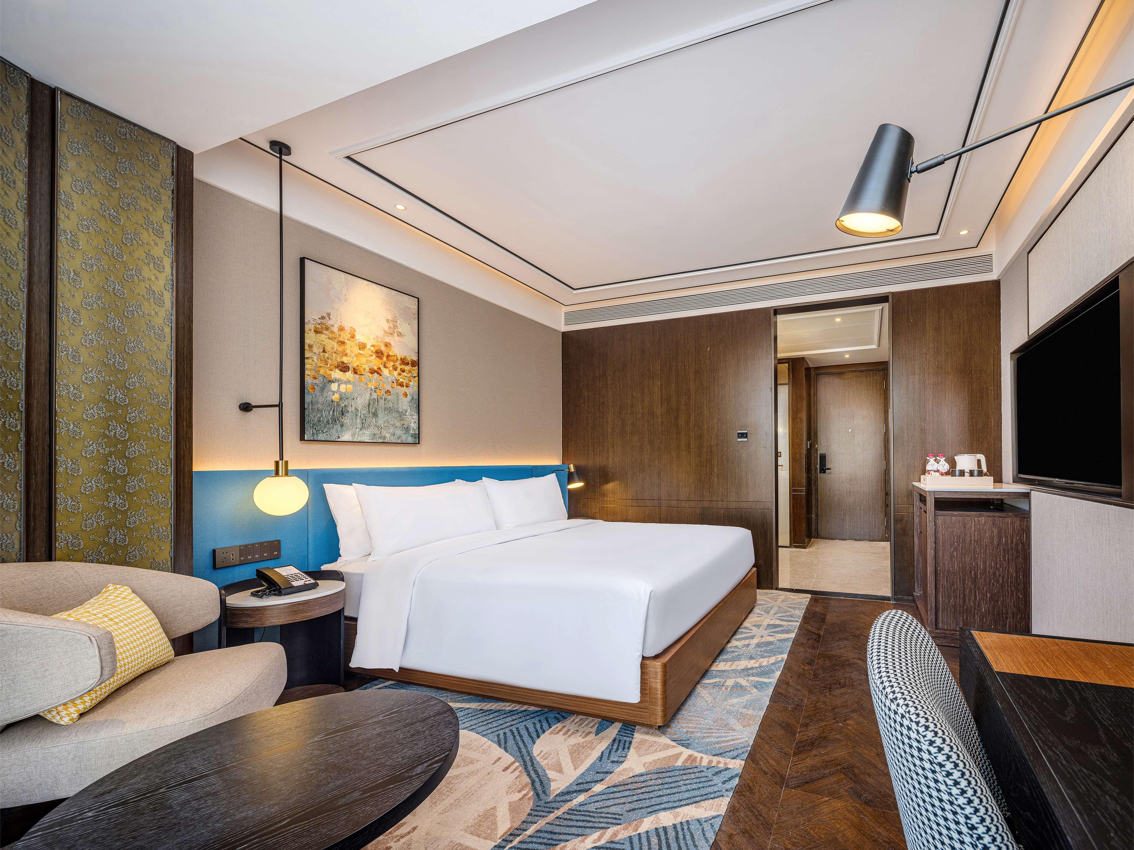 Double Deluxe King Bed