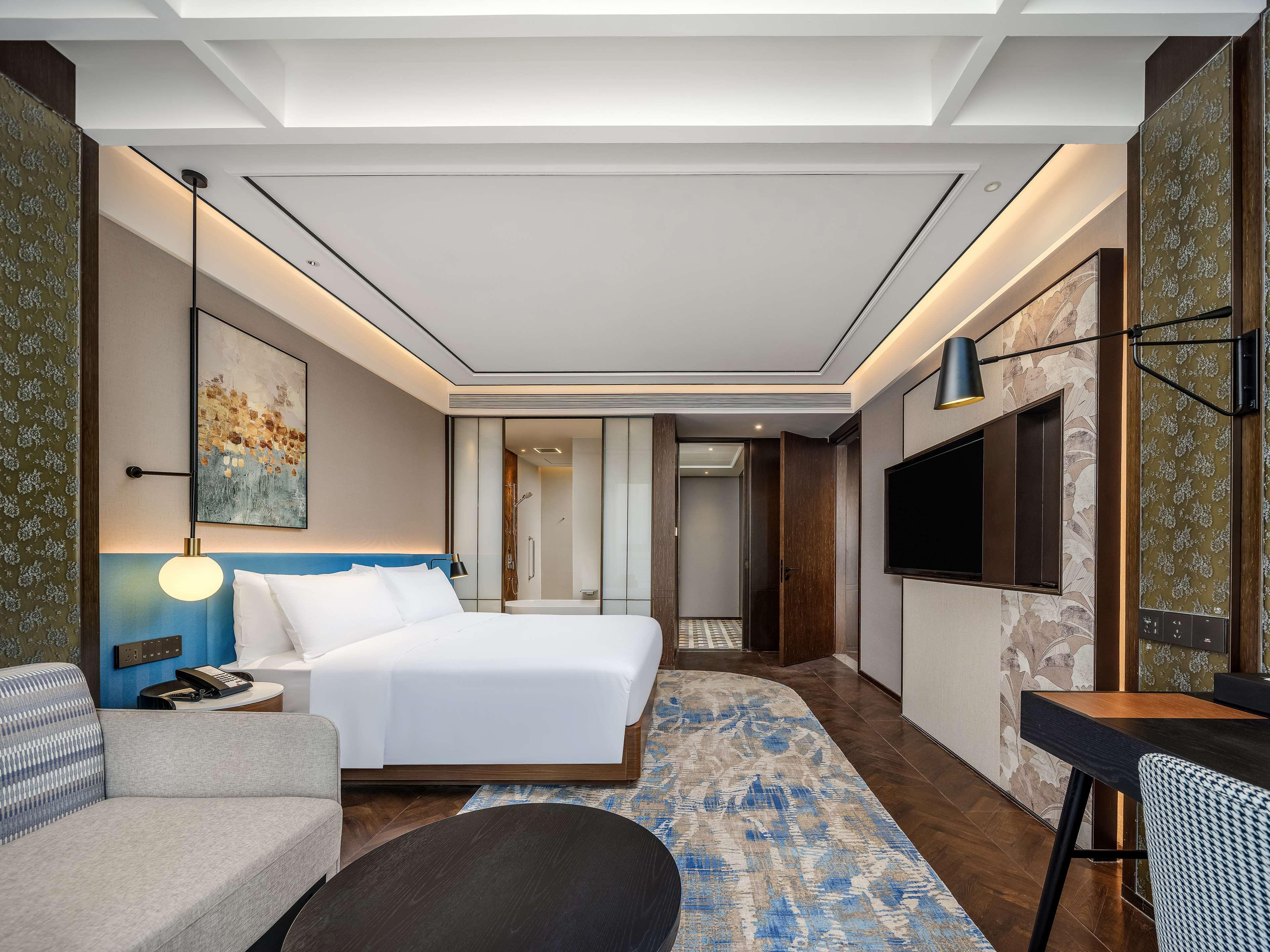 Suite King Bed One Bedroom 