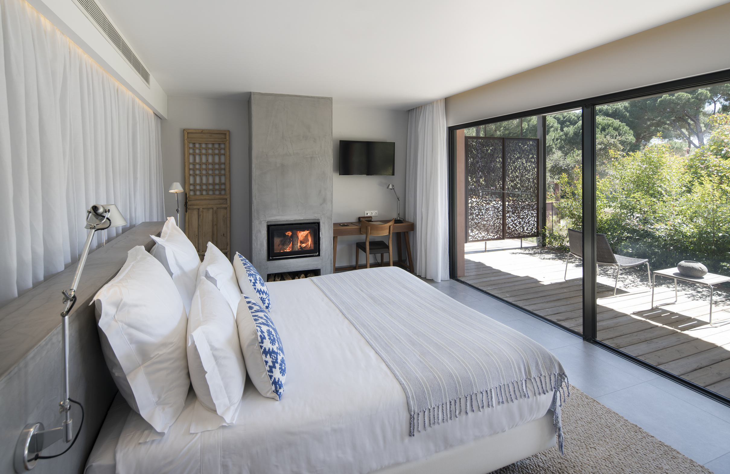 Double Queen Size Bed