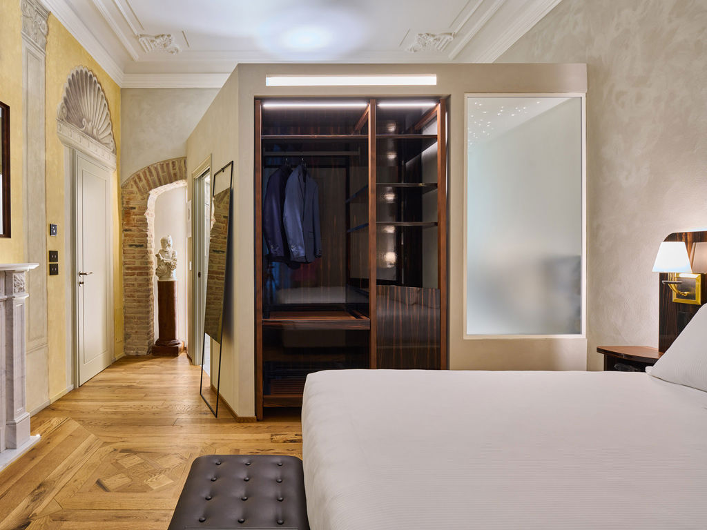 Double Deluxe King Bed