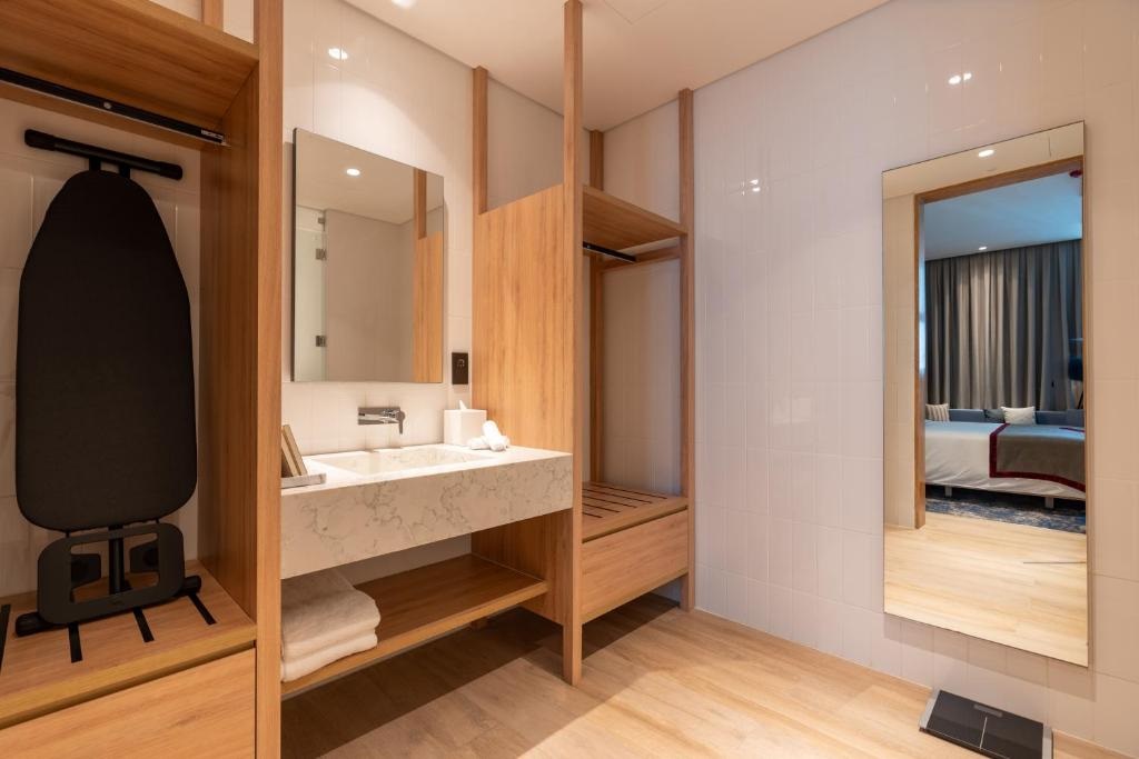 Suite Deluxe King Bed