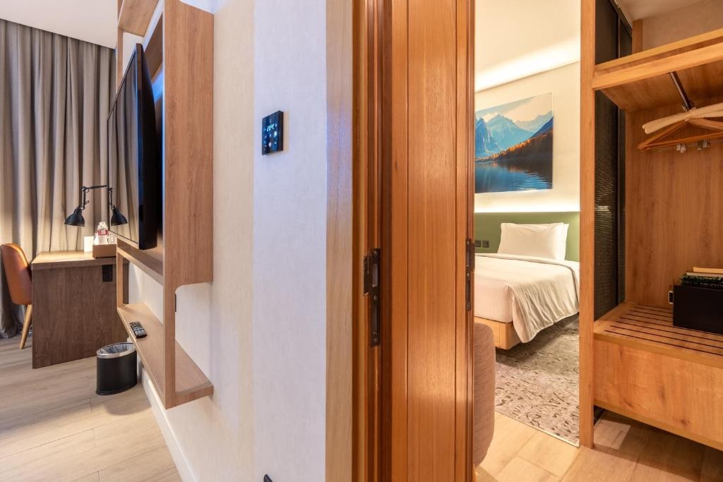 Suite Deluxe King Bed