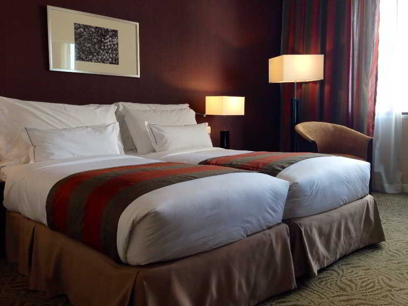 Twin Deluxe Executive