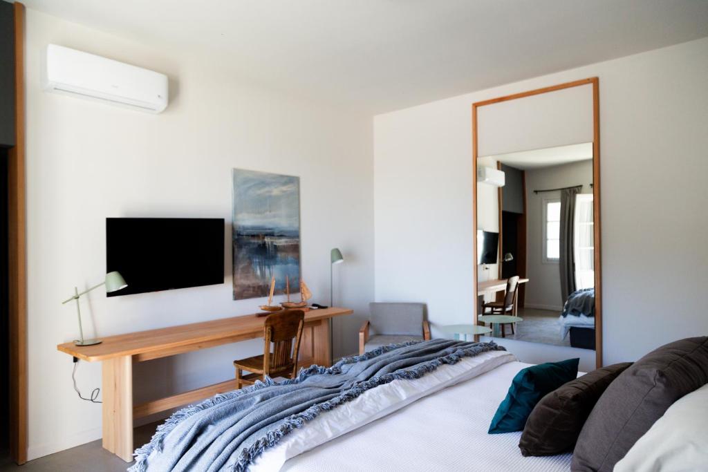 Double Deluxe Queen Bed