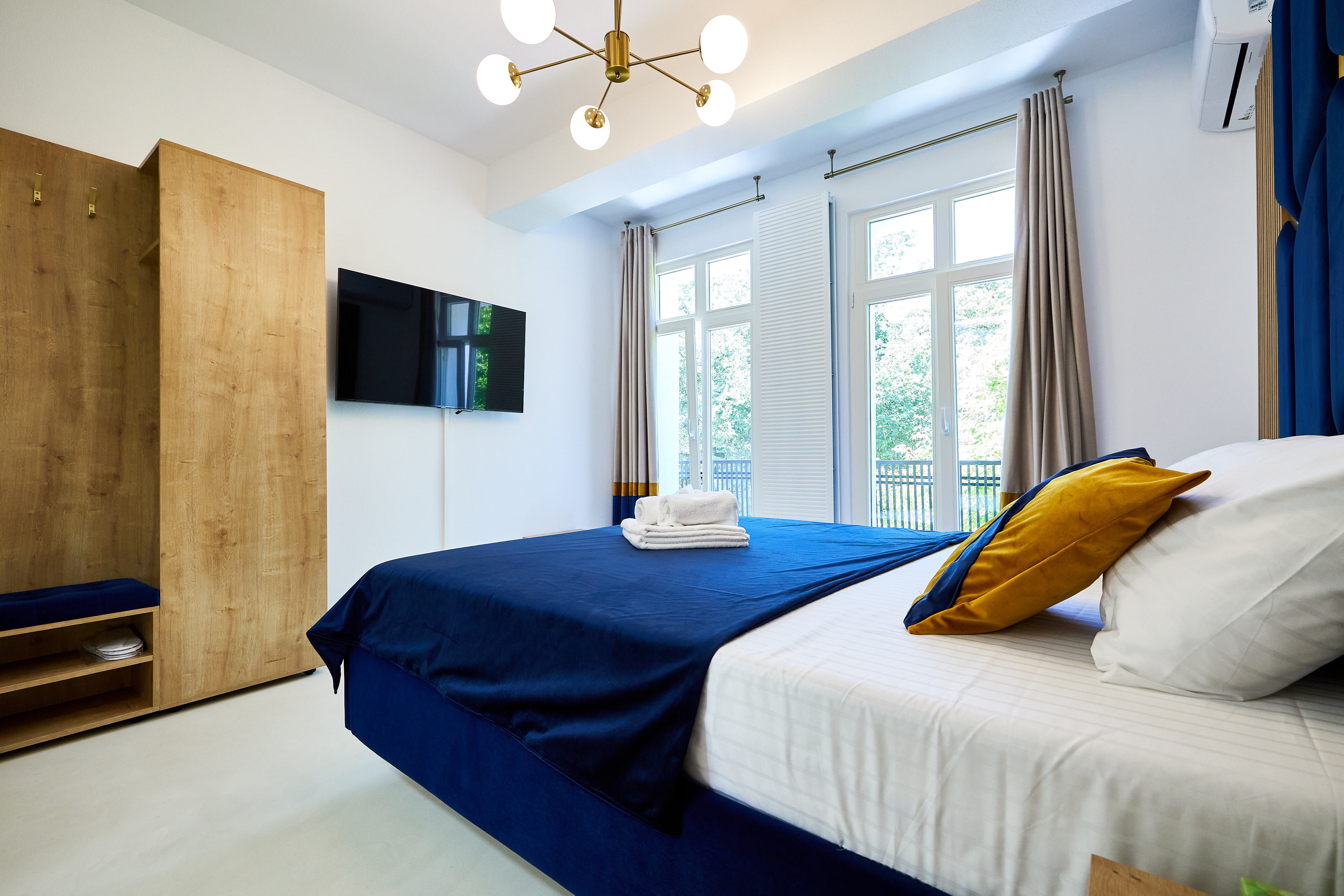 Double Deluxe Queen Bed