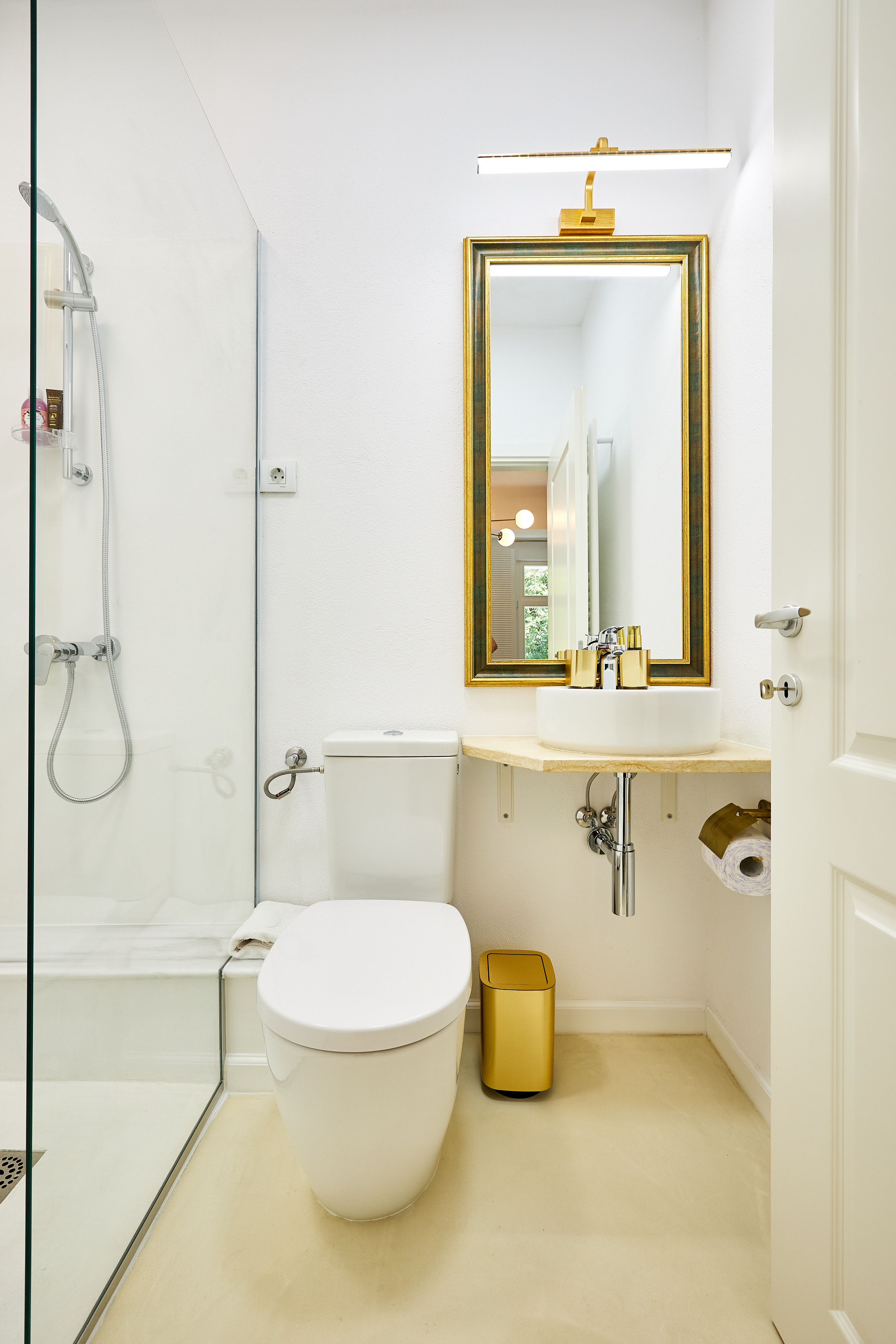 Double Deluxe Queen Bed