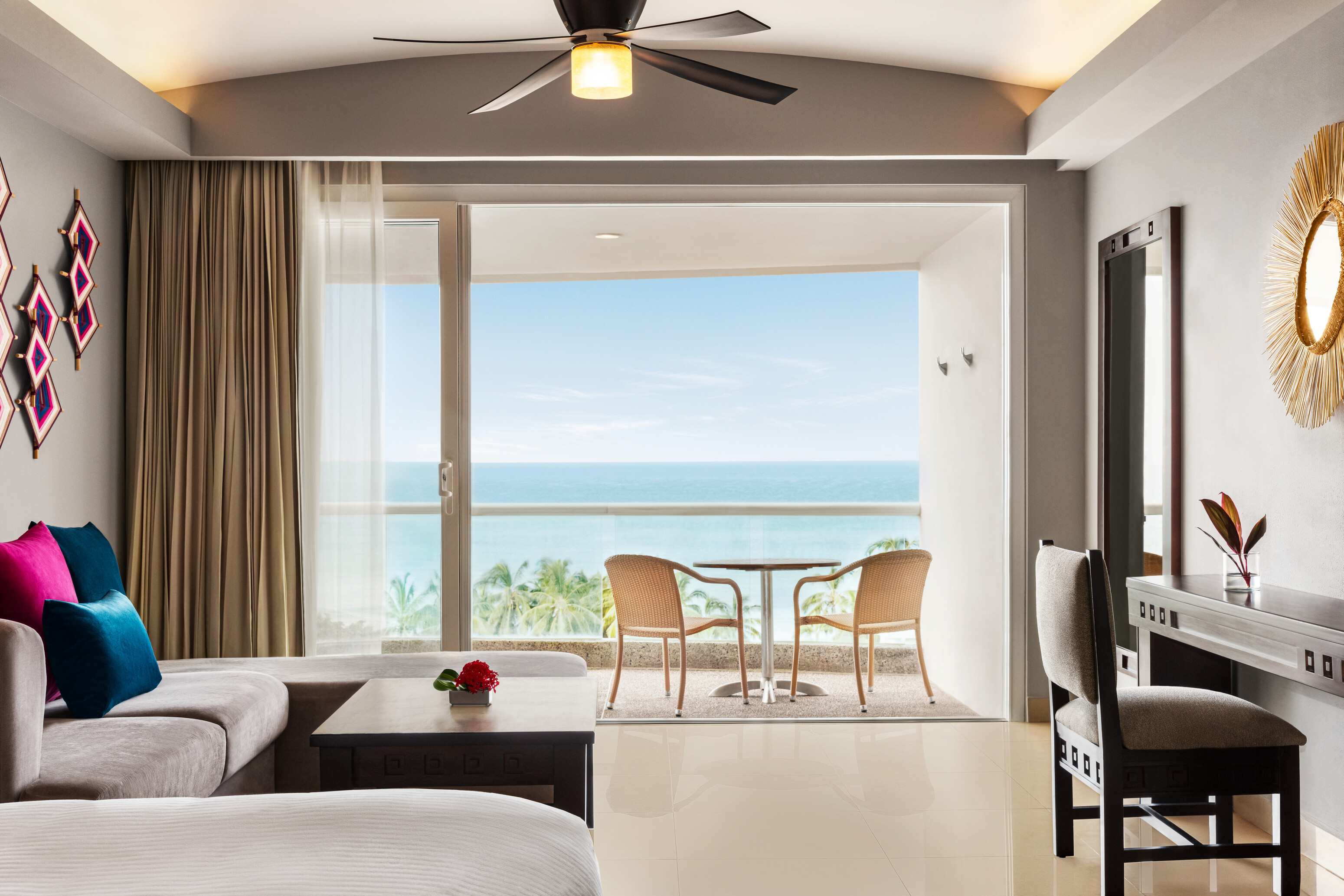 Junior Suite Club King Bed