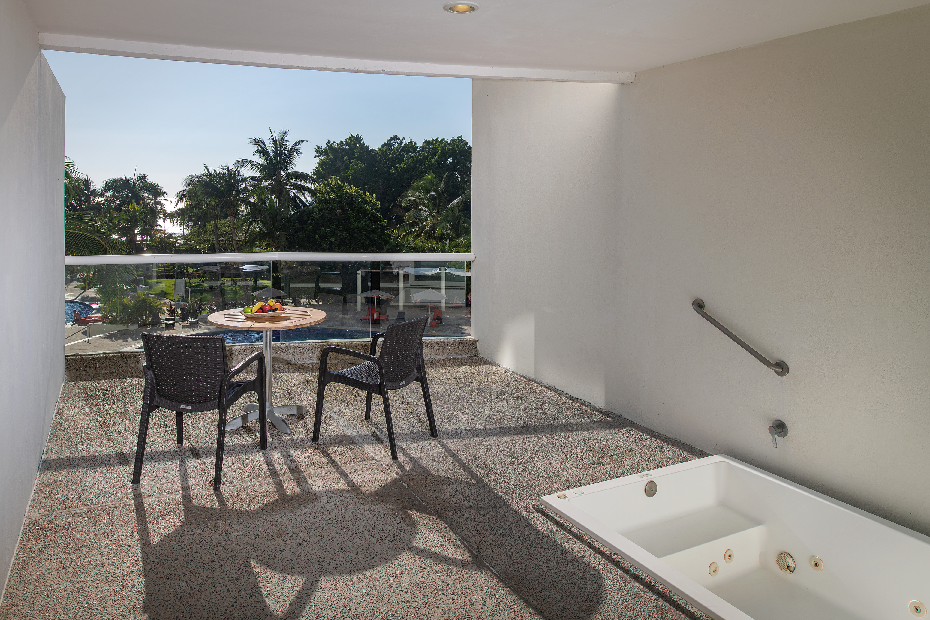 Junior Suite Partial Ocean View King Bed