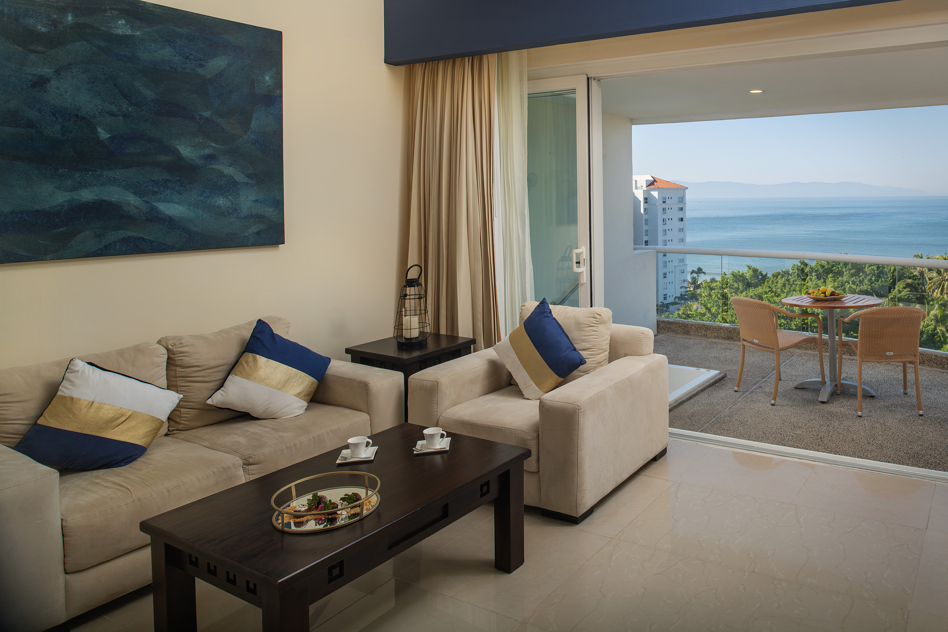 Junior Suite Ocean View King Bed