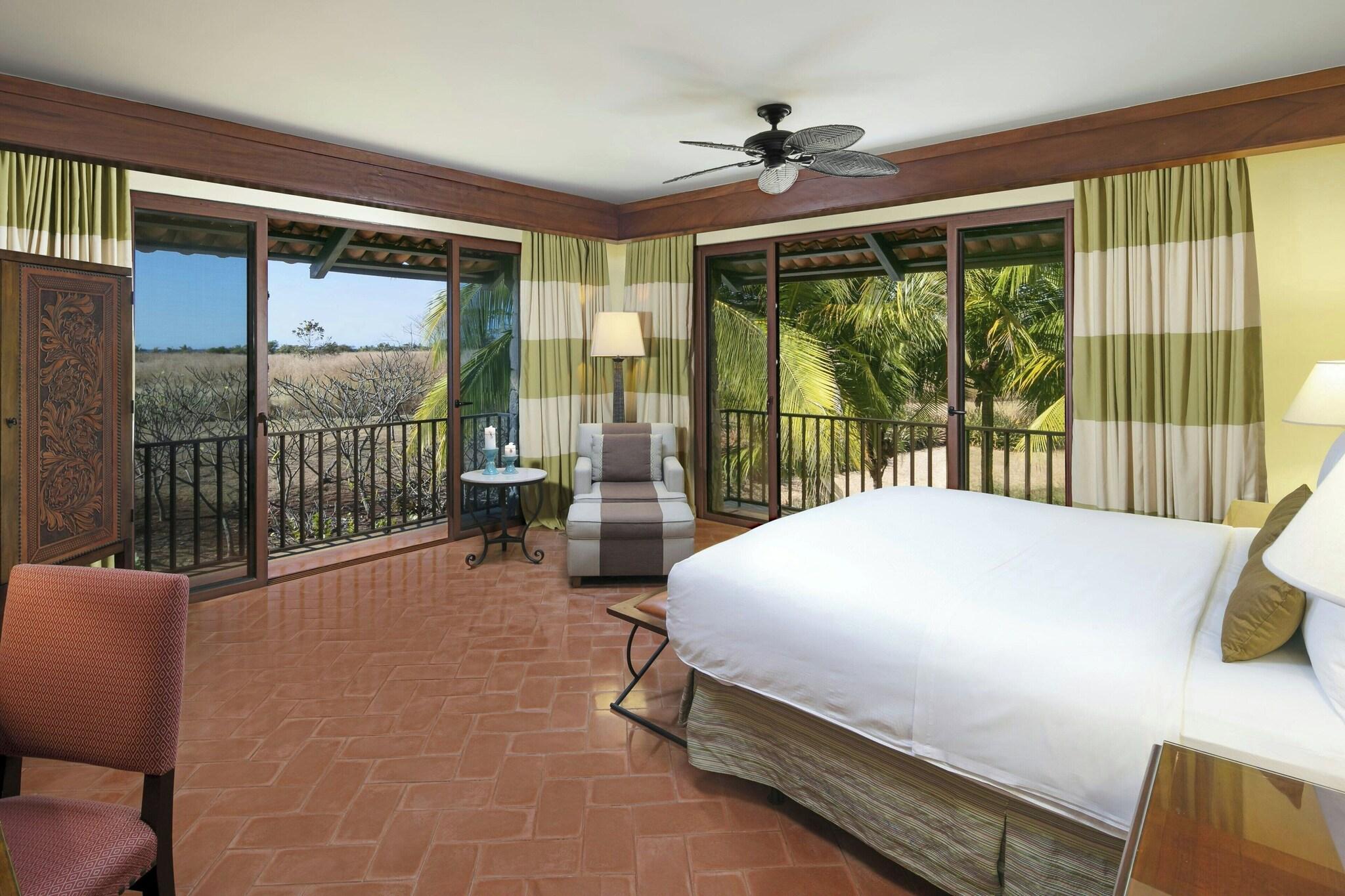 Suite Ocean Front King Bed