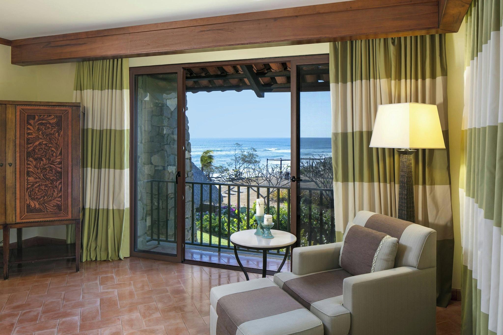 Suite Ocean Front King Bed