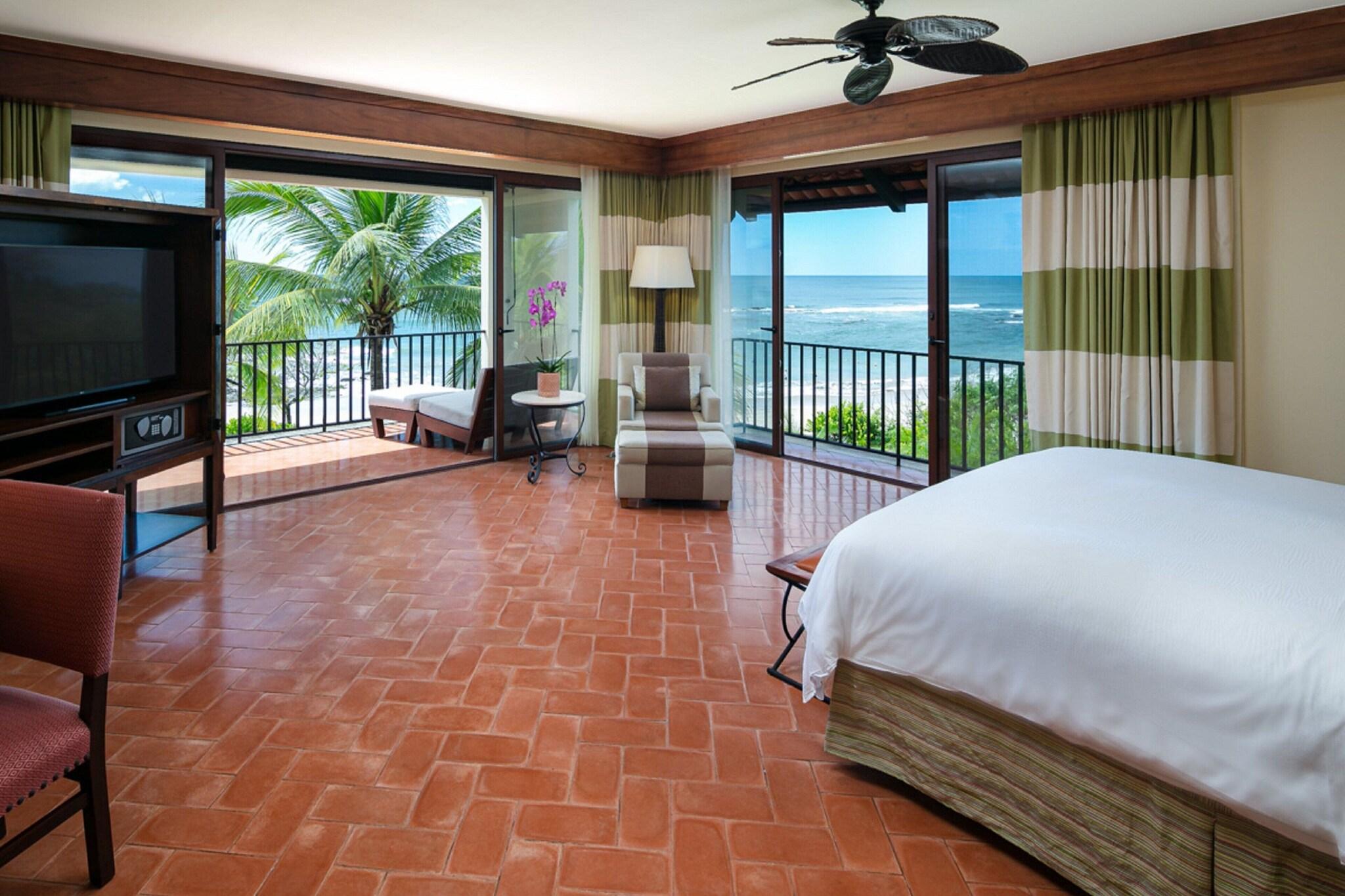 Suite Ocean Front King Bed