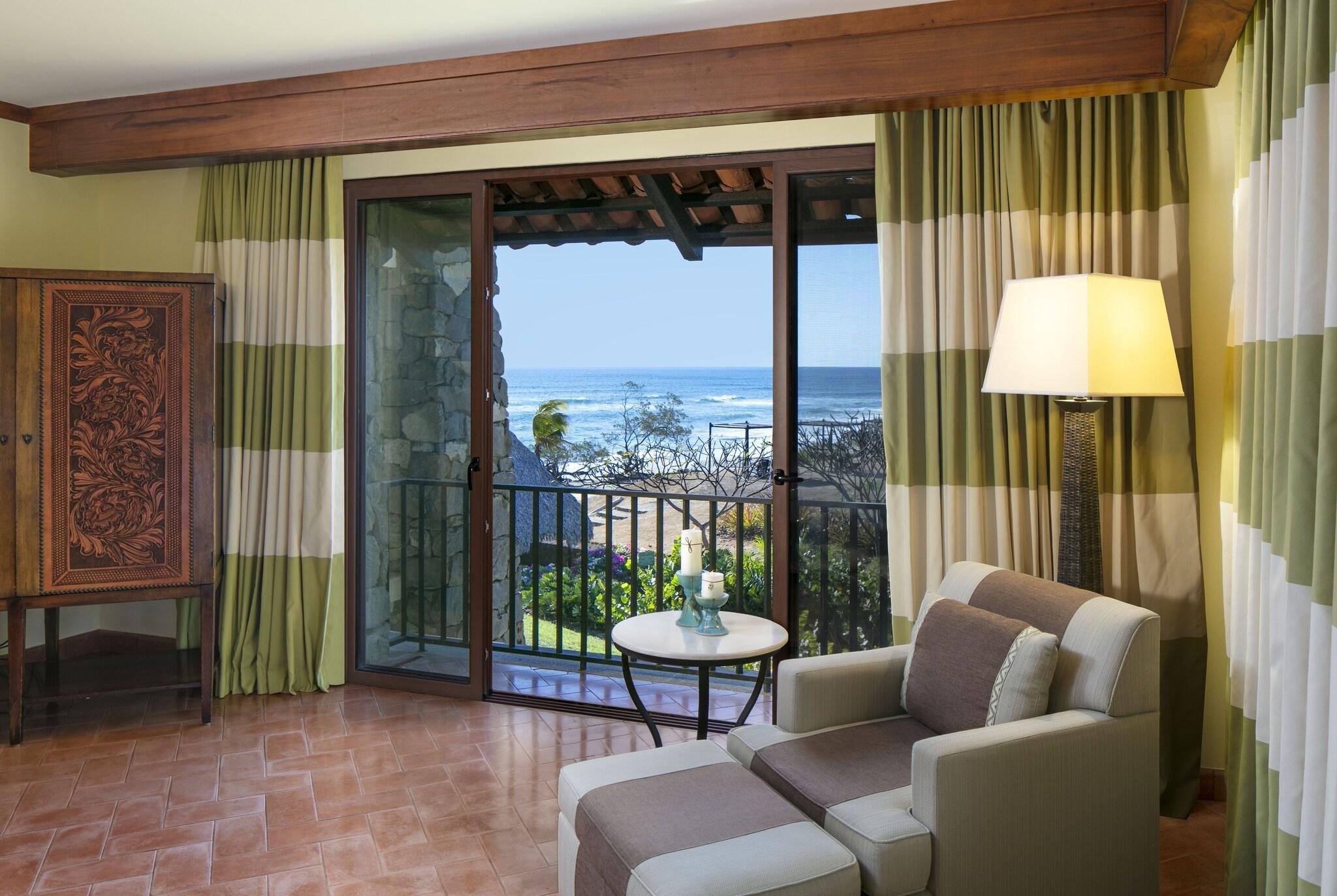 Suite Ocean Front King Bed