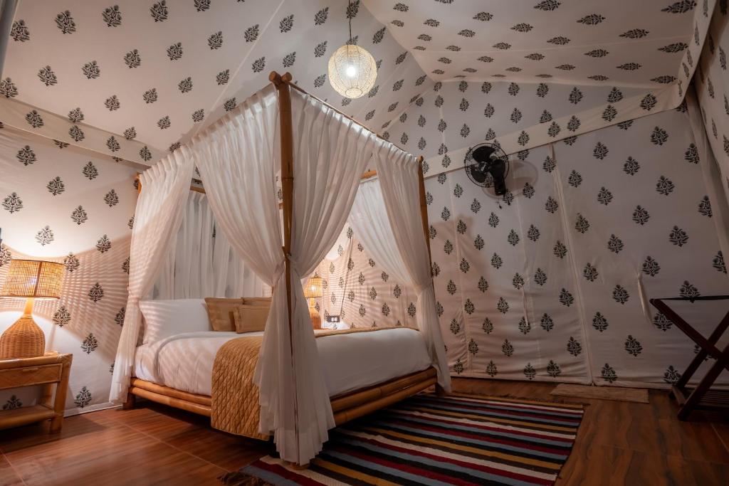 Tent Standard